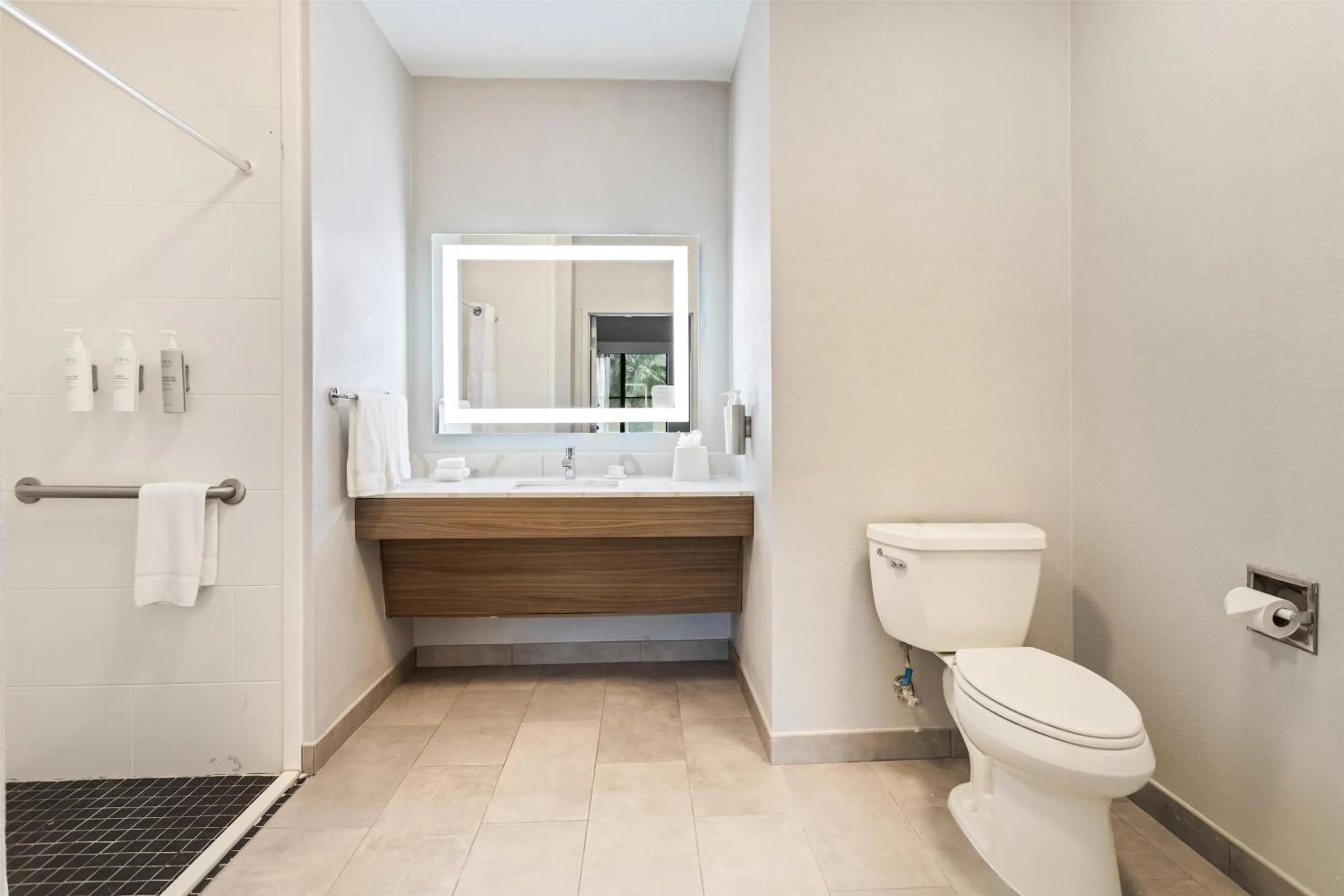 Bathroom in Homewood Suites Beaumont