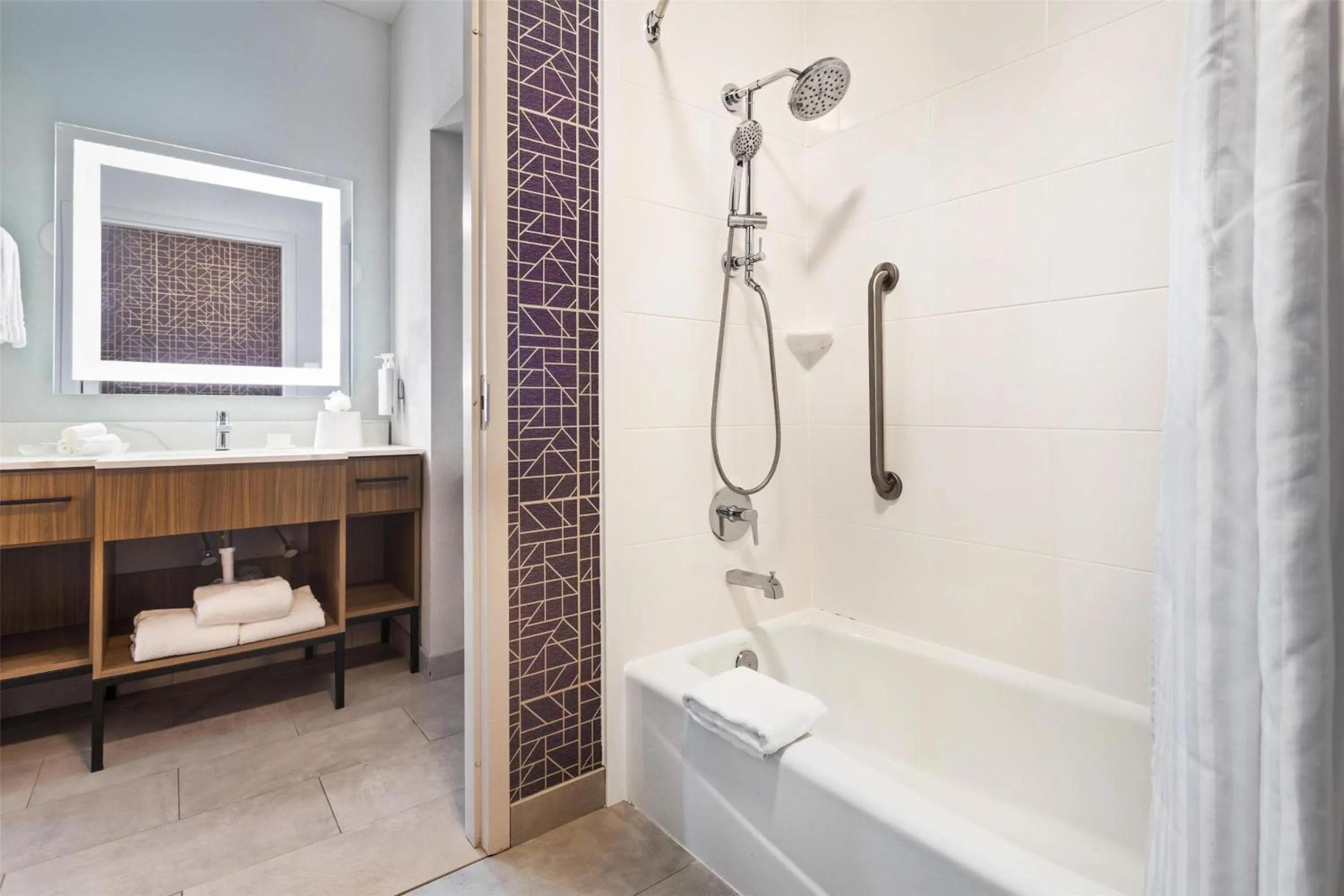 Bathroom in Homewood Suites Beaumont