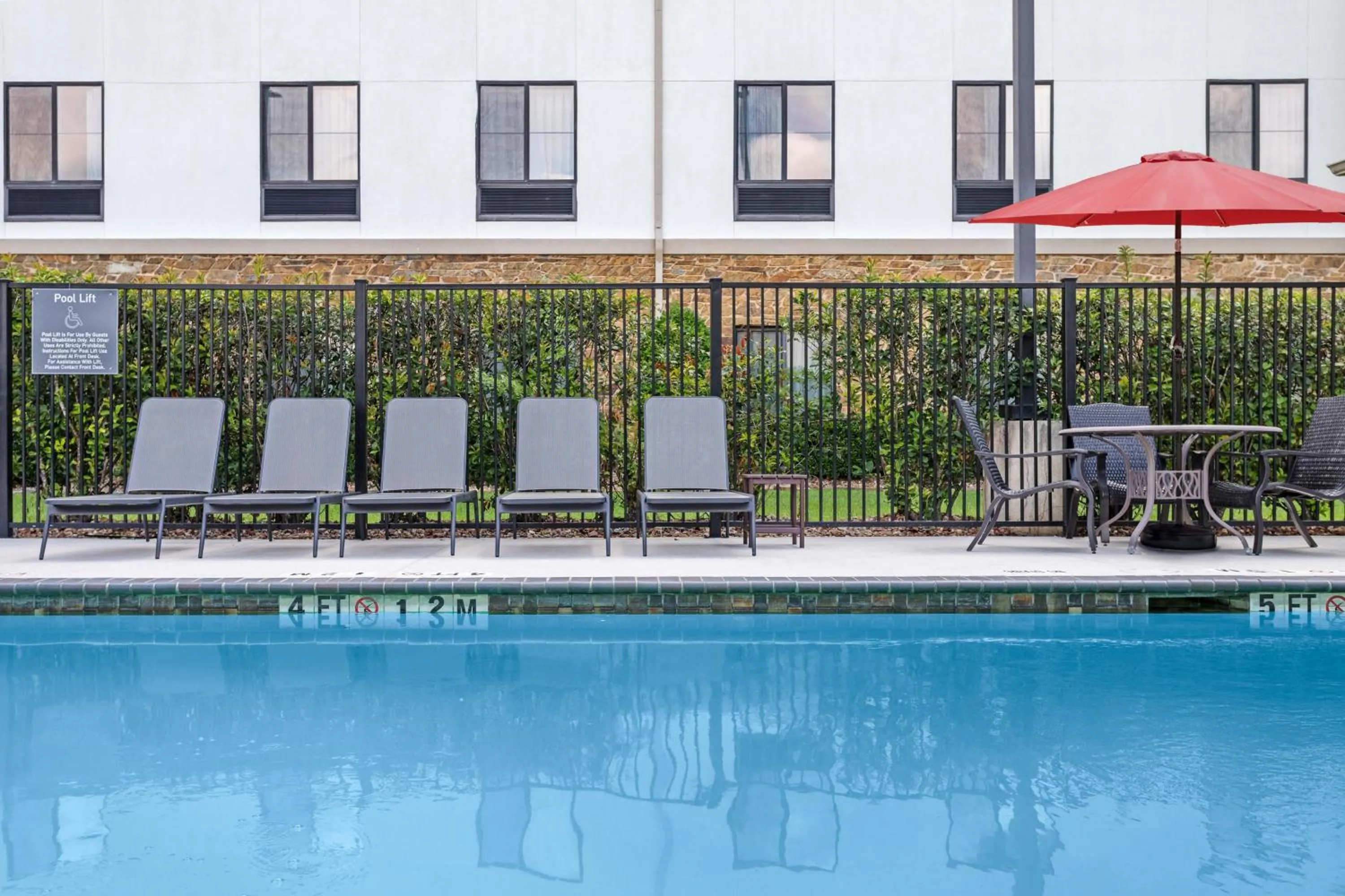Swimming pool in Homewood Suites Beaumont