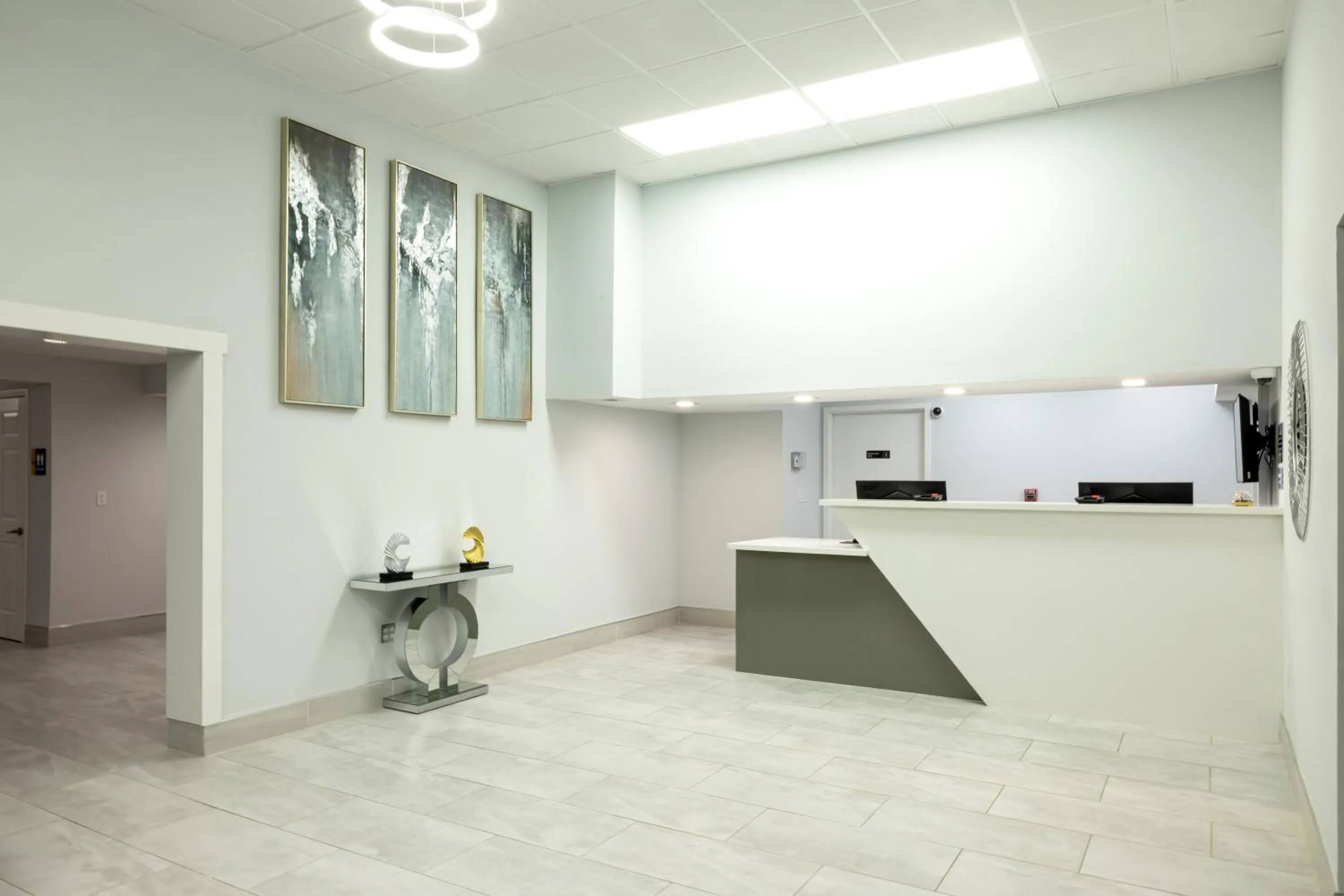 Lobby or reception in Days Inn & Suites by Wyndham Bossier City - Casino Area