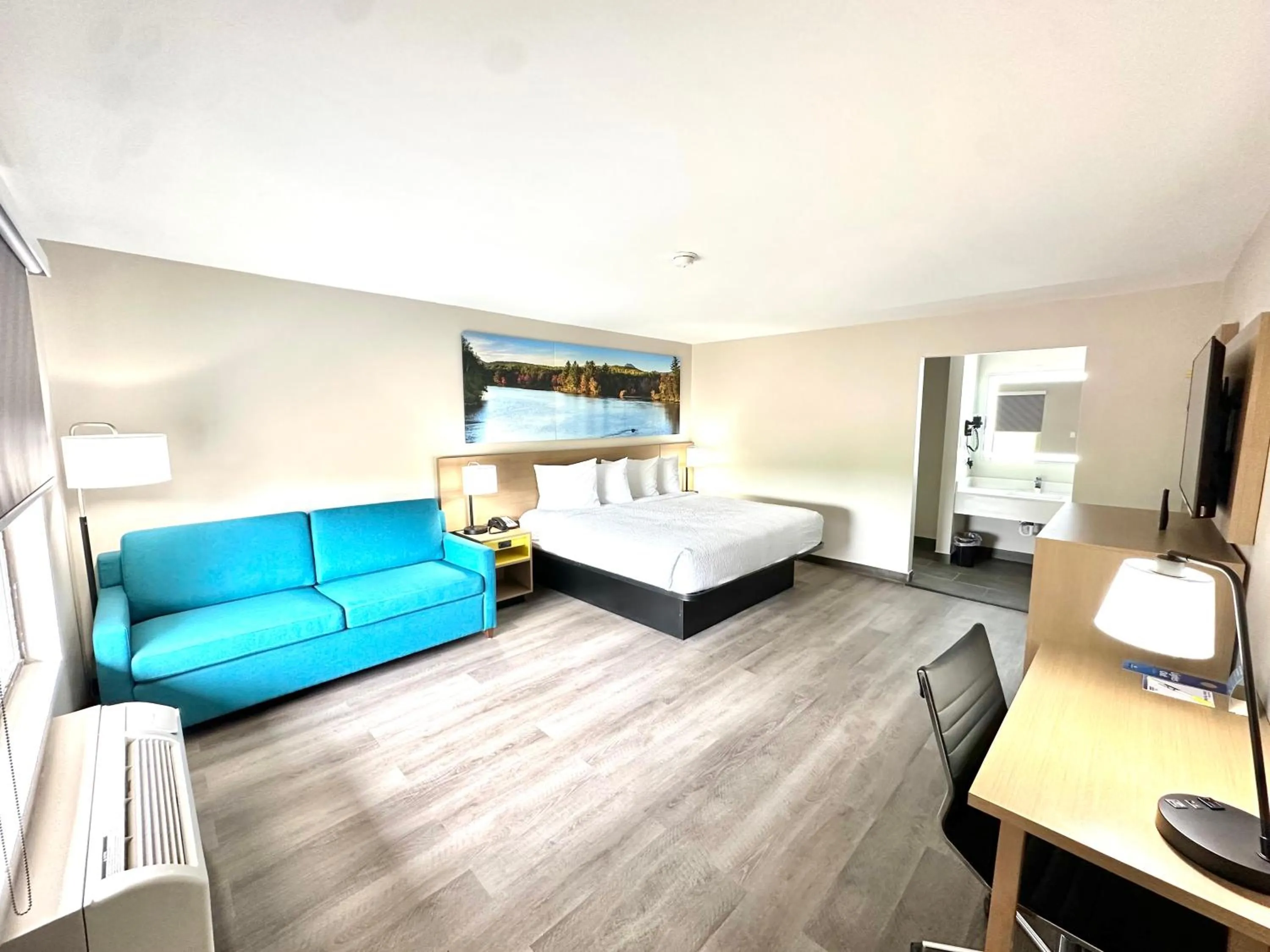 Bed in Days Inn & Suites by Wyndham Bossier City - Casino Area