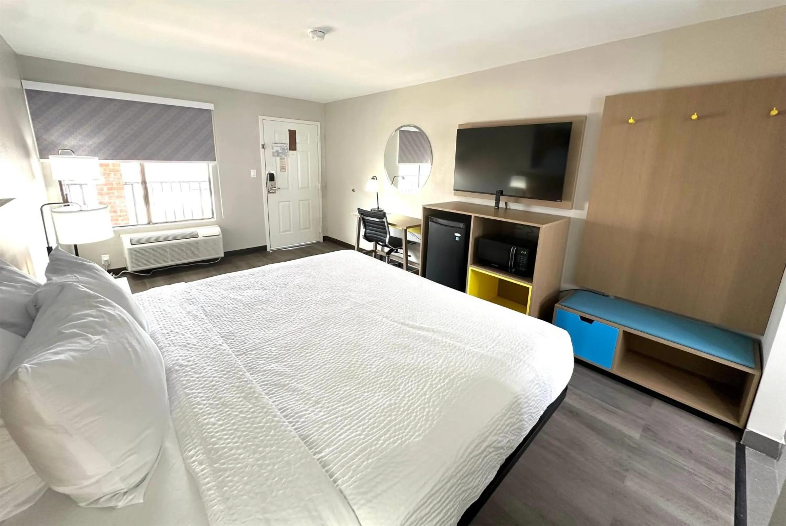 Photo of the whole room in EconomyLodge