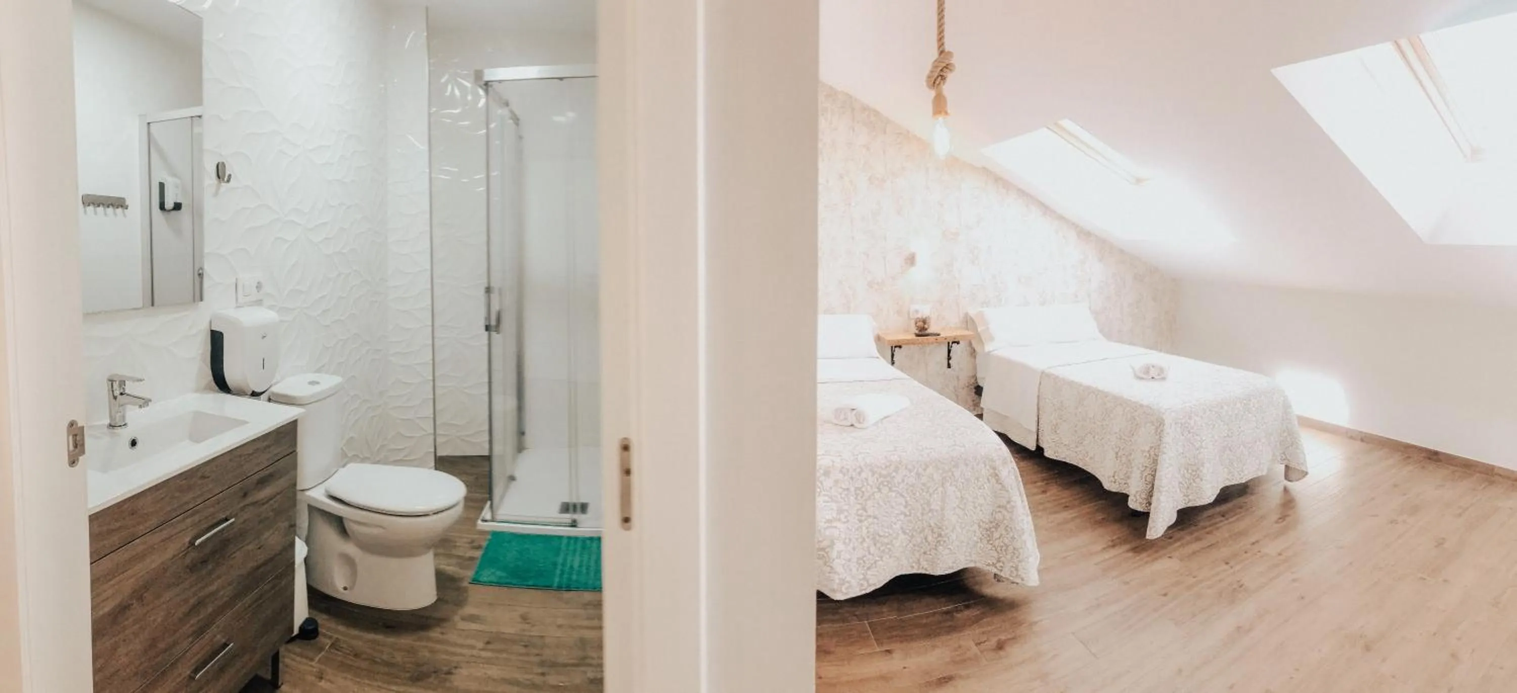 Bathroom, Bed in Villa Galicia
