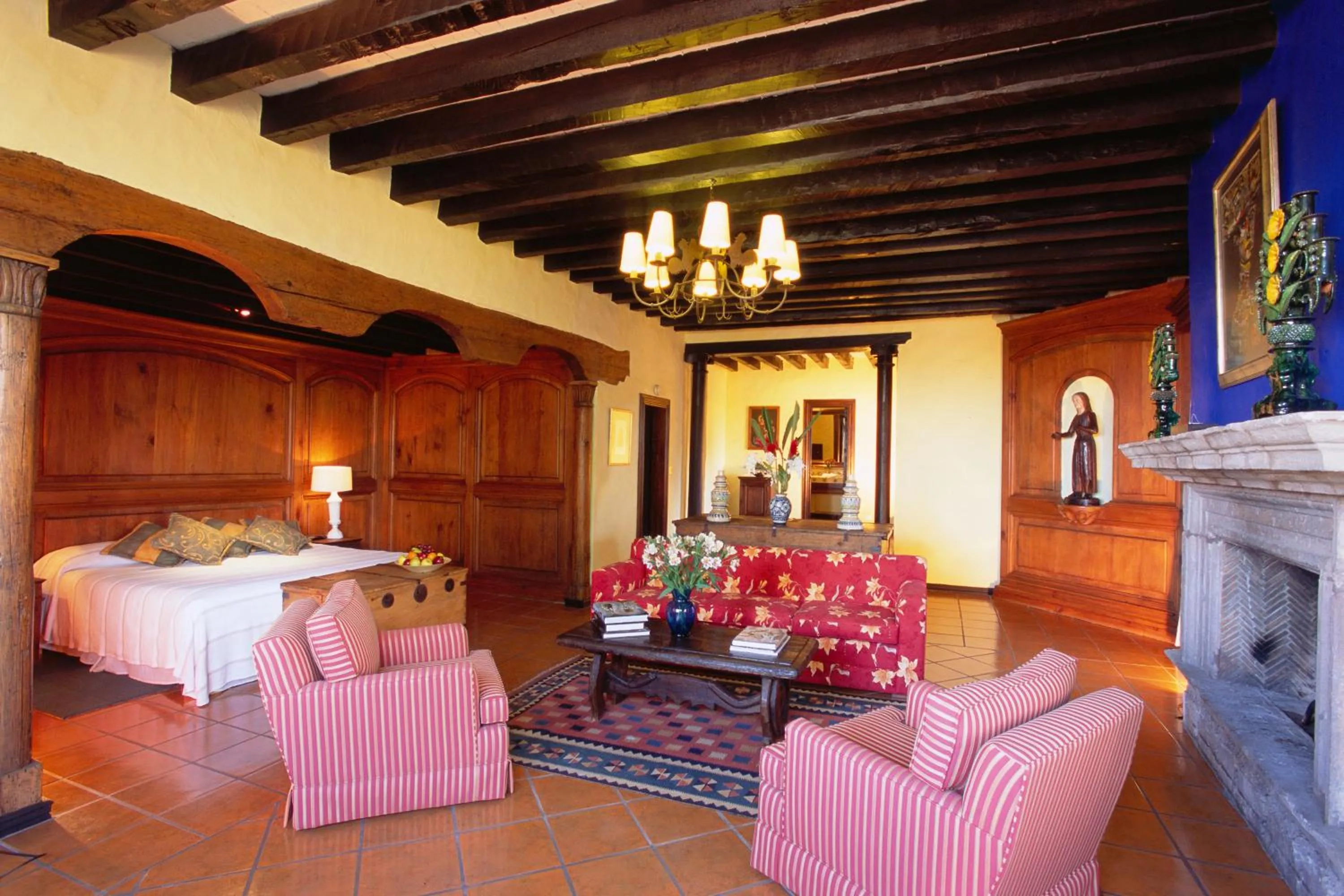 Living room, Bed in Villa Montaña Hotel & Spa
