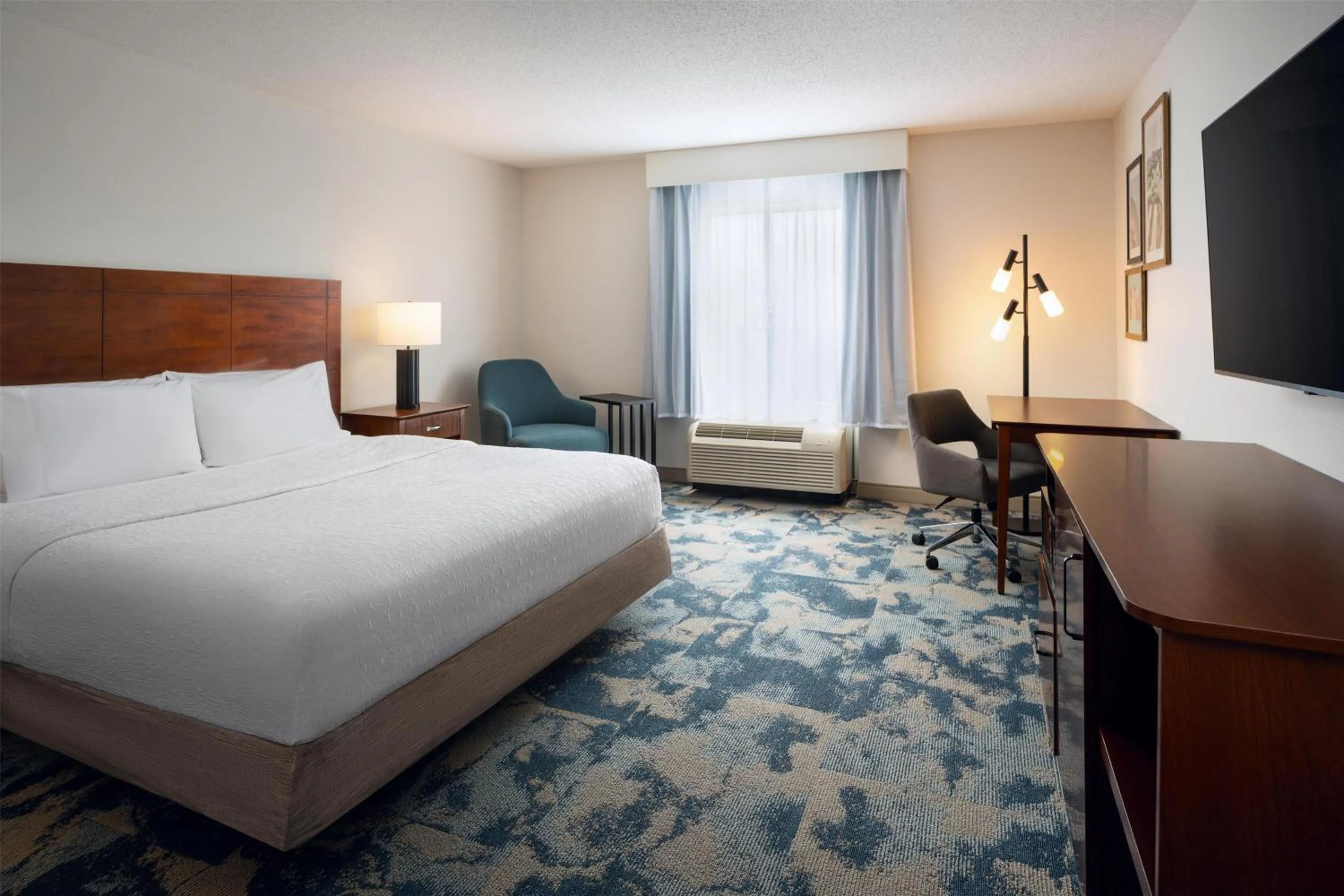 Bed in Hampton Inn & Suites Knoxville-Turkey Creek Farragut