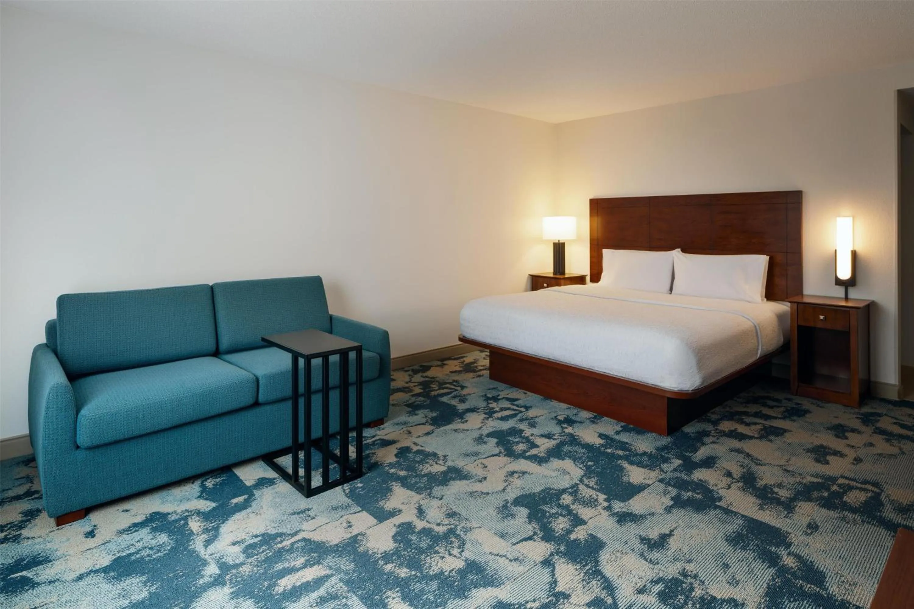 Living room, Bed in Hampton Inn & Suites Knoxville-Turkey Creek Farragut