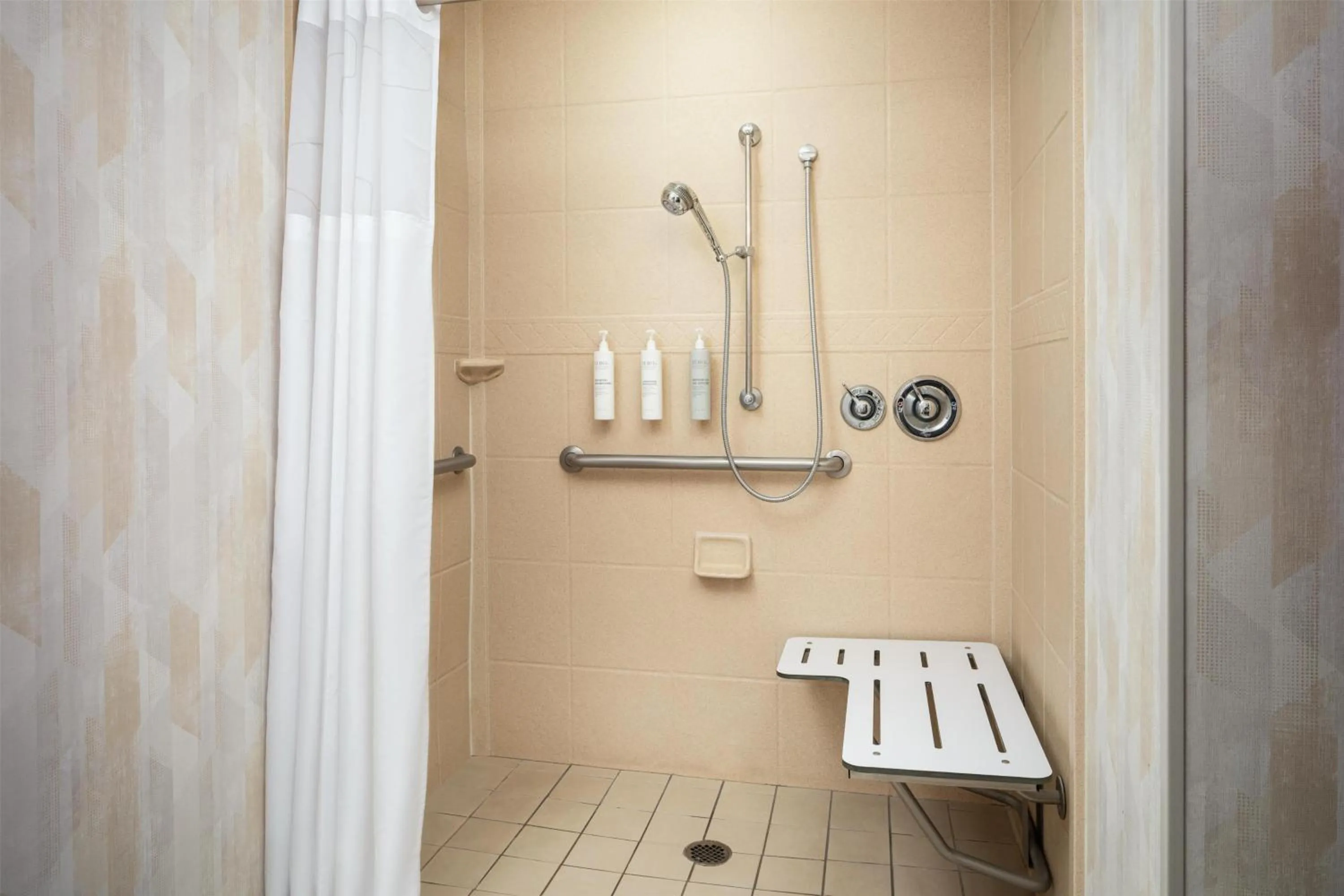 Bathroom in Hampton Inn & Suites Knoxville-Turkey Creek Farragut