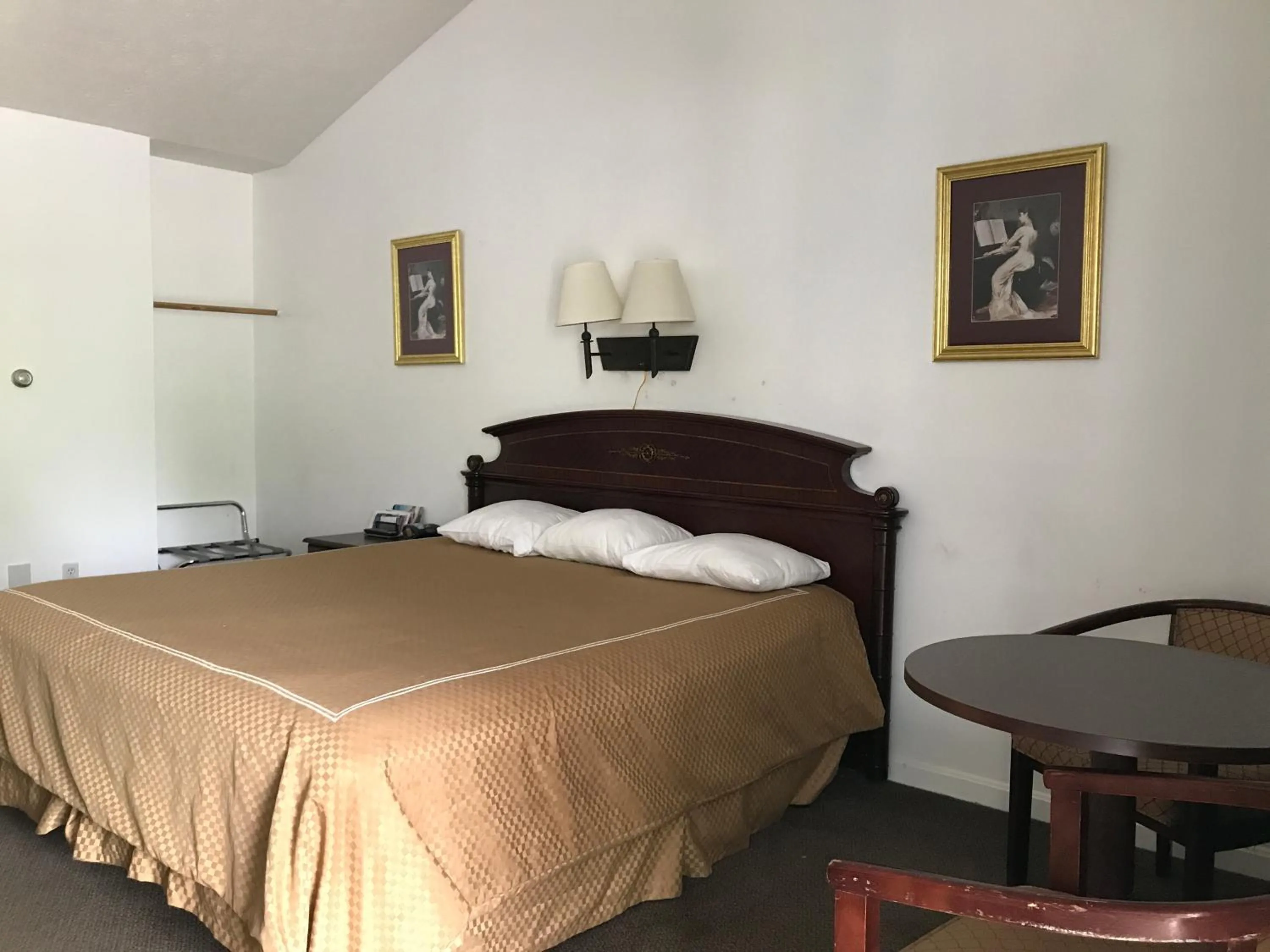 Bed in Exit 5 Resort & Condominium