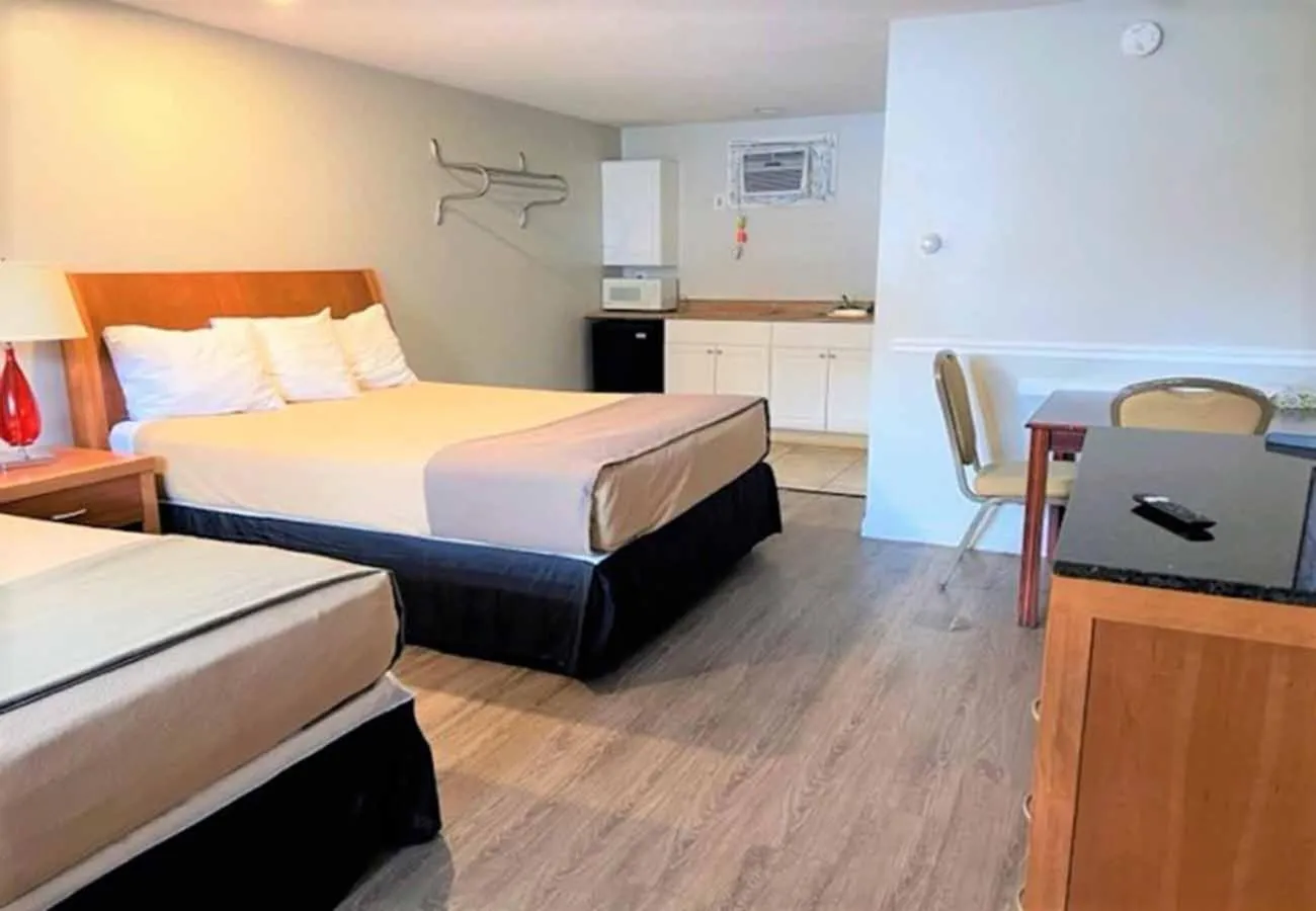 Photo of the whole room, Bed in Exit 5 Resort & Condominium