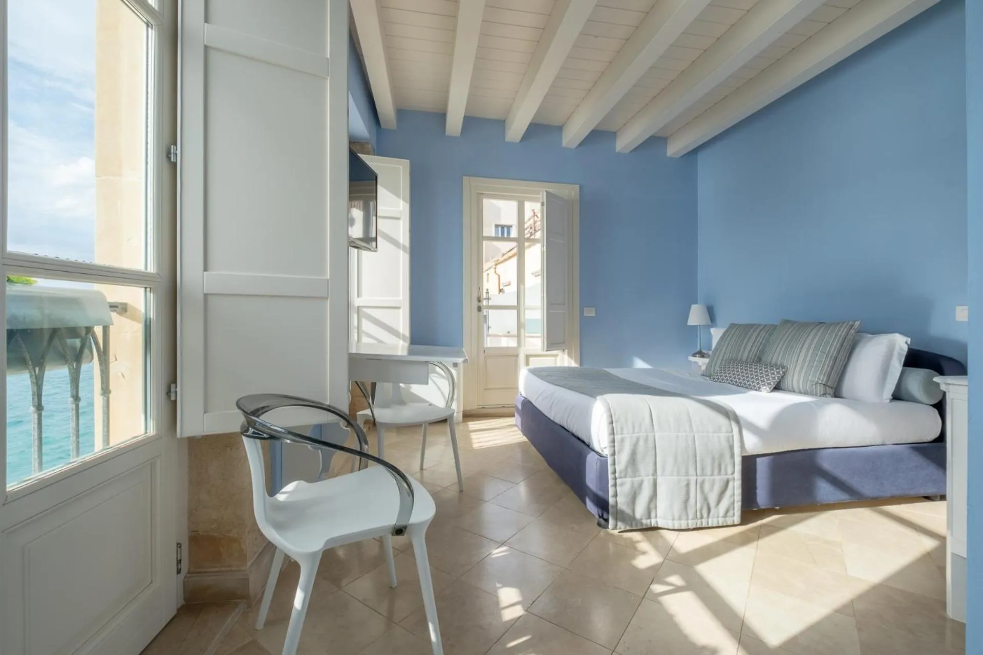 Photo of the whole room, Bed in Palazzo Alfeo Aparthotel