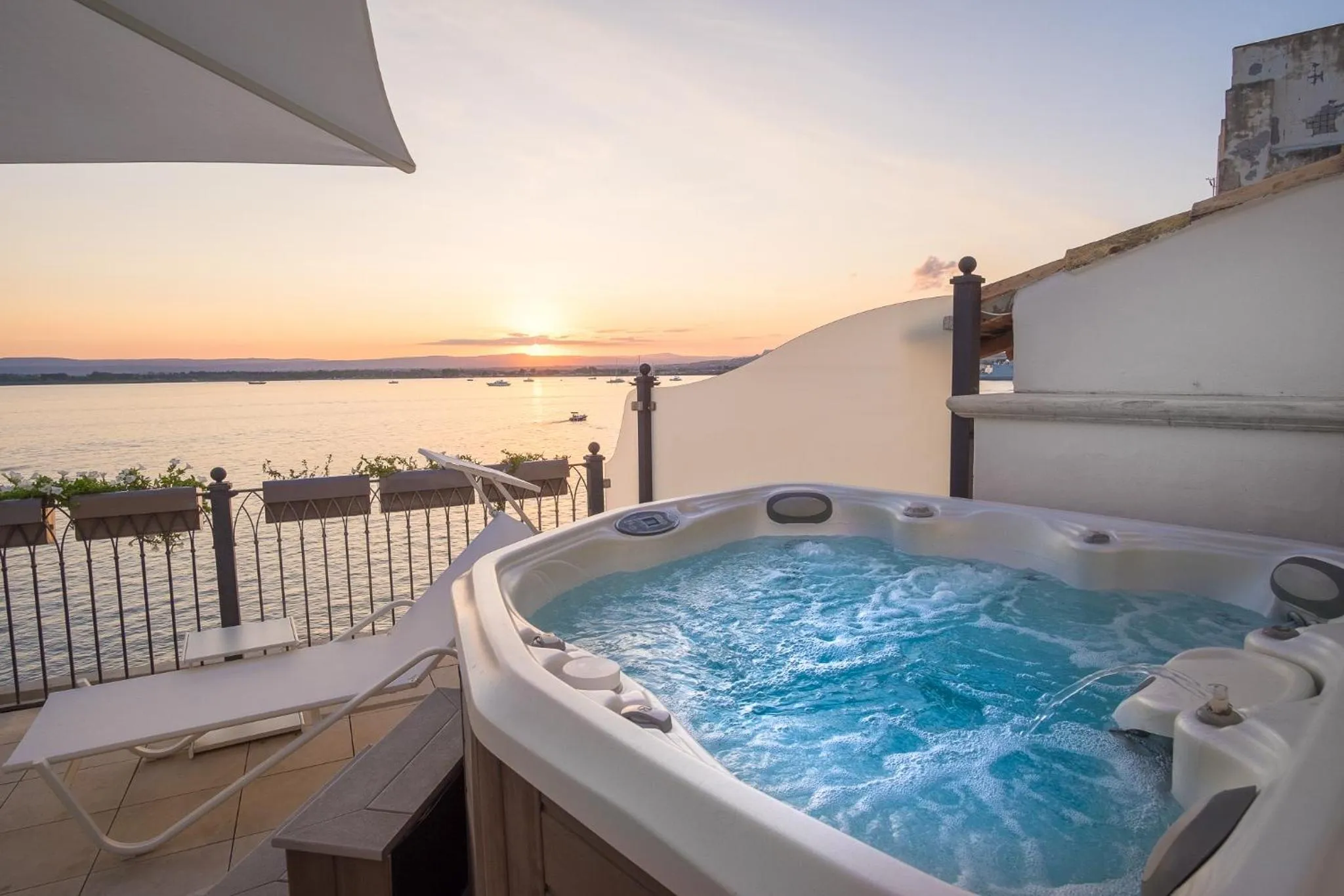 Swimming pool in Palazzo Alfeo Aparthotel