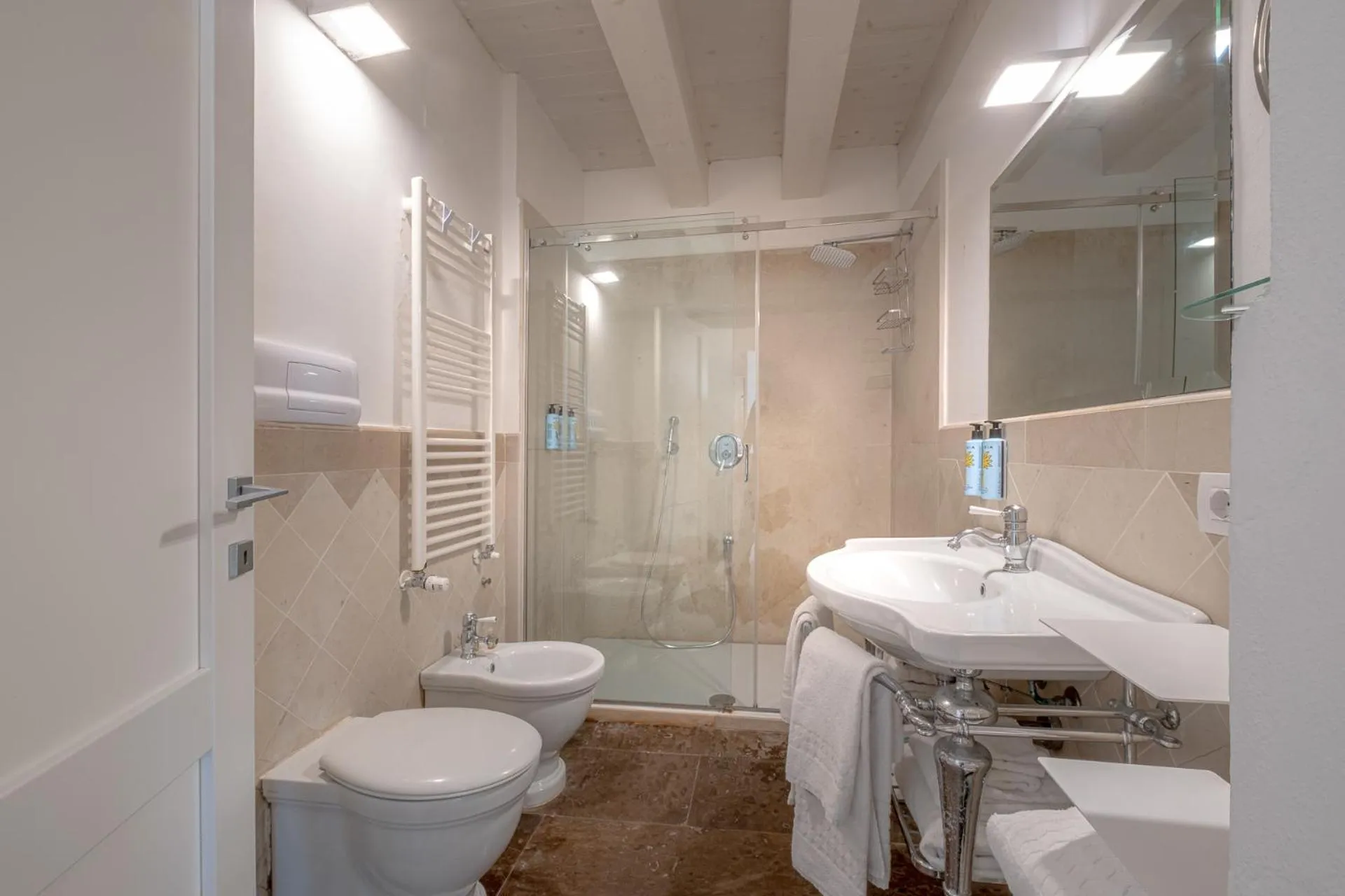 Shower in Palazzo Alfeo Aparthotel