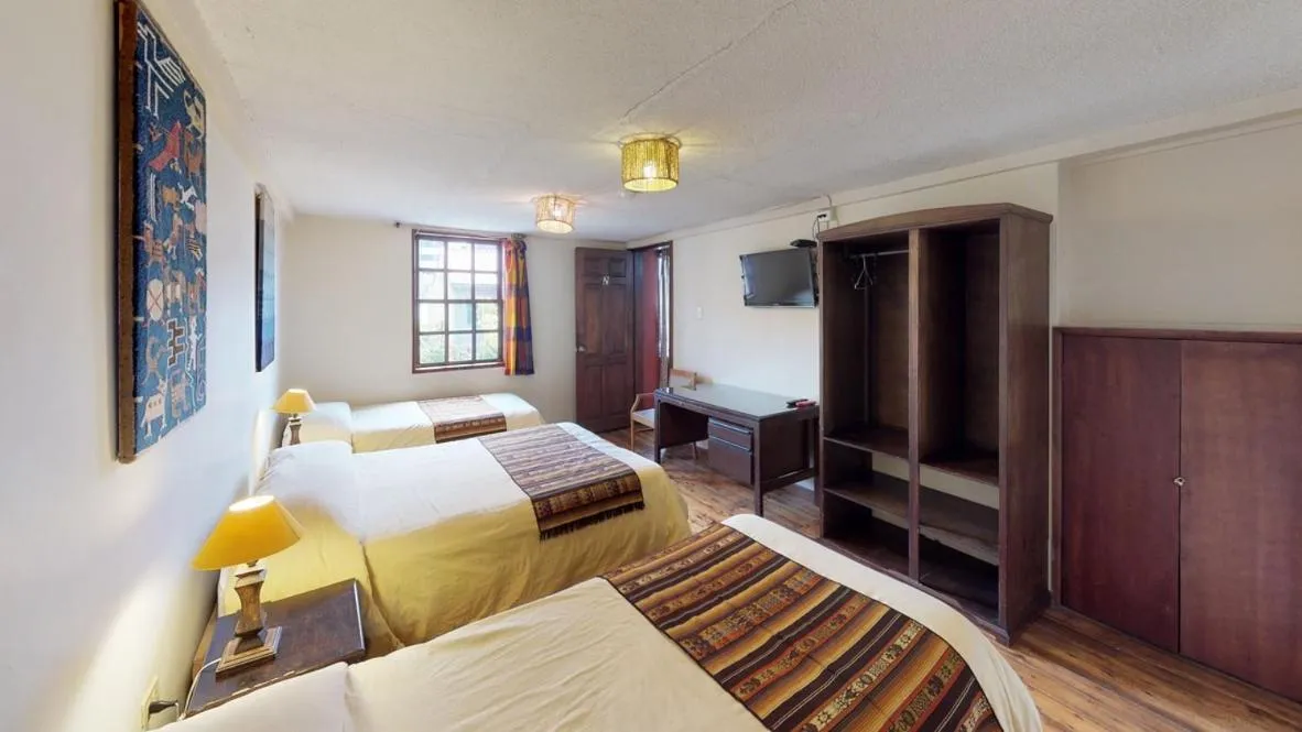 Photo of the whole room, Bed in Casa del Arupo