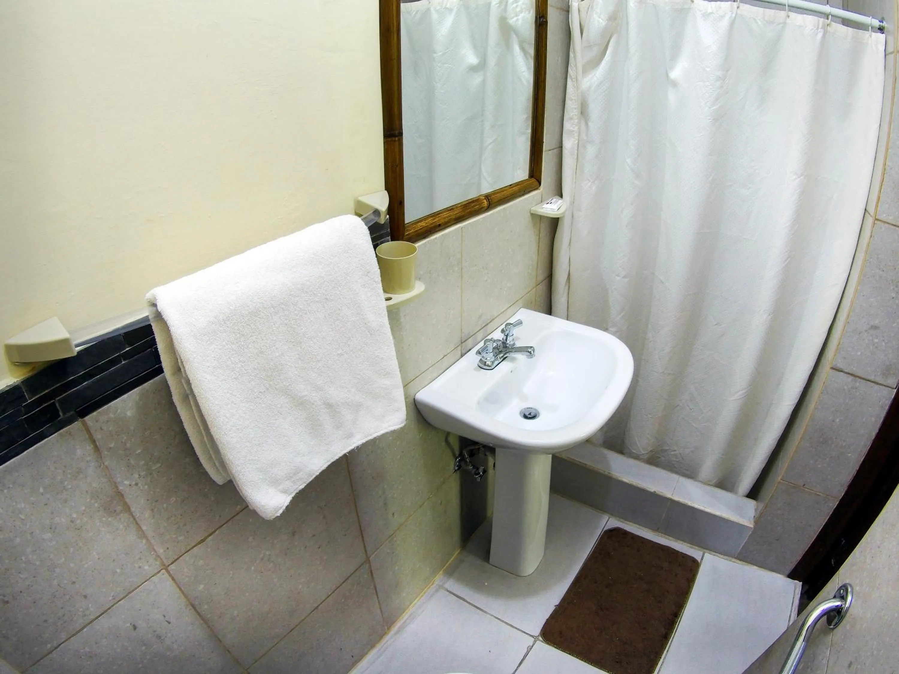 Shower in Casa del Arupo