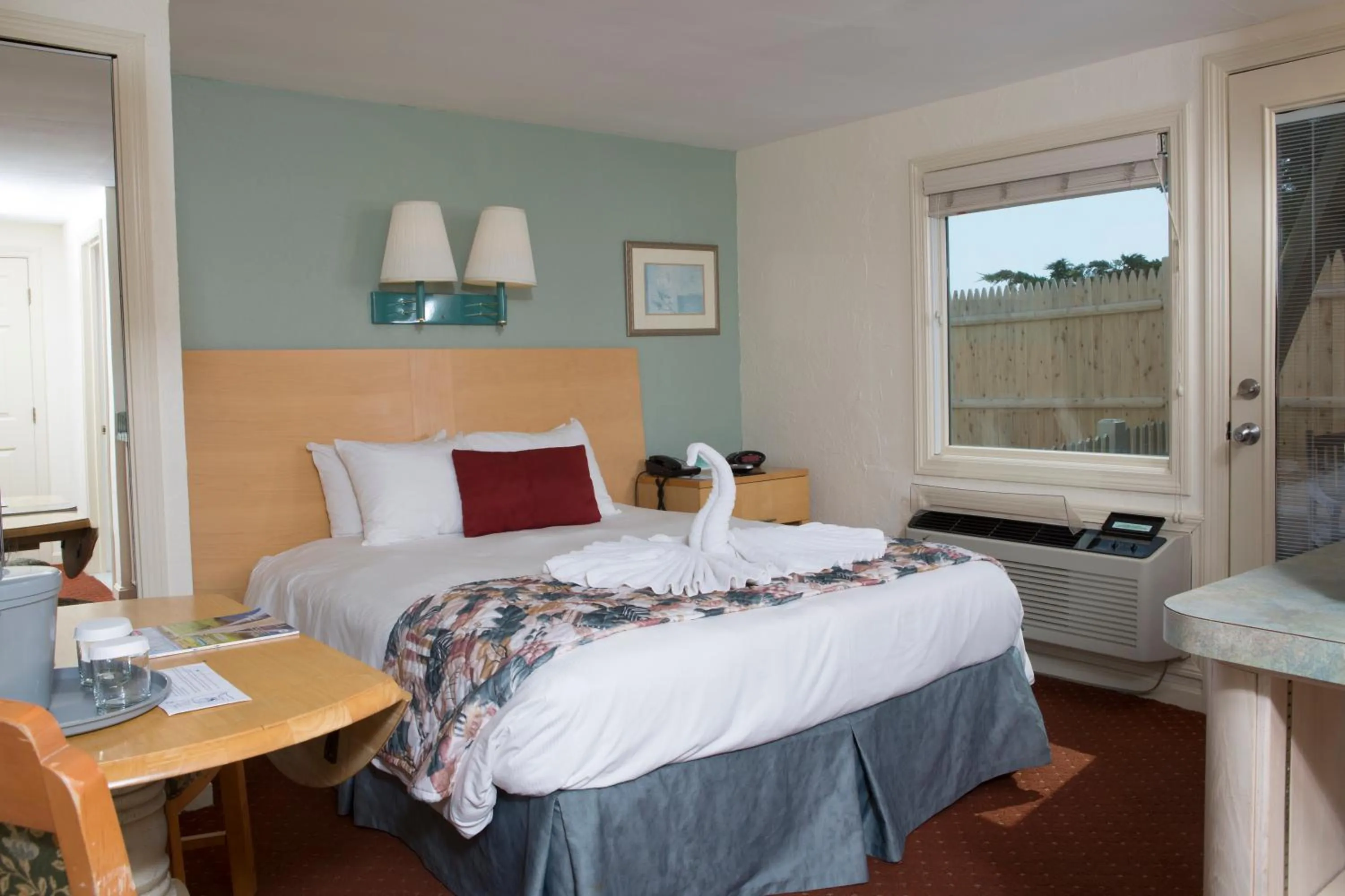 Bedroom, Bed in The Corsair & Cross Rip Oceanfront