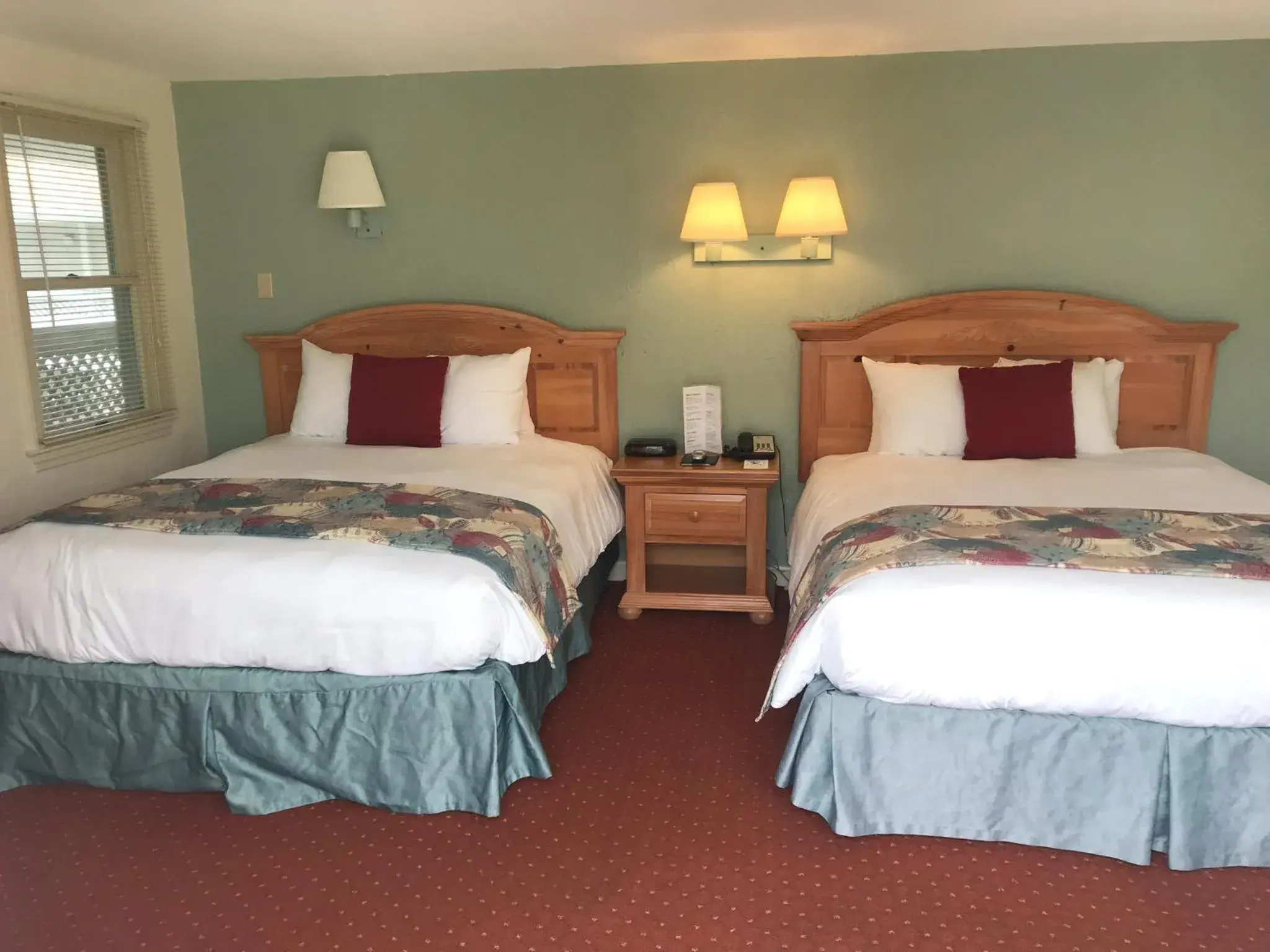 Superior Queen Room in The Corsair & Cross Rip Oceanfront Superior Queen Room in The Corsair & Cross Rip Oceanfront