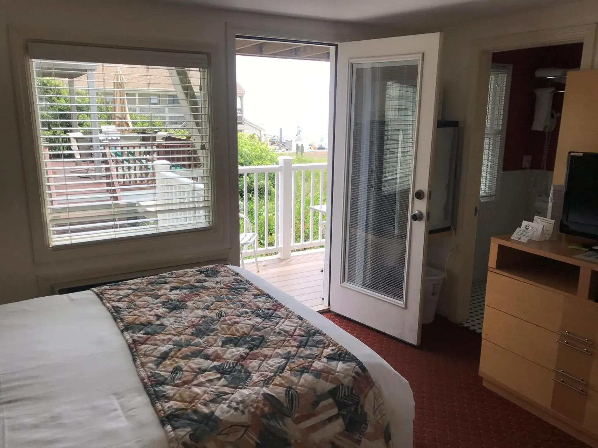 Junior Suite in The Corsair & Cross Rip Oceanfront Junior Suite in The Corsair & Cross Rip Oceanfront