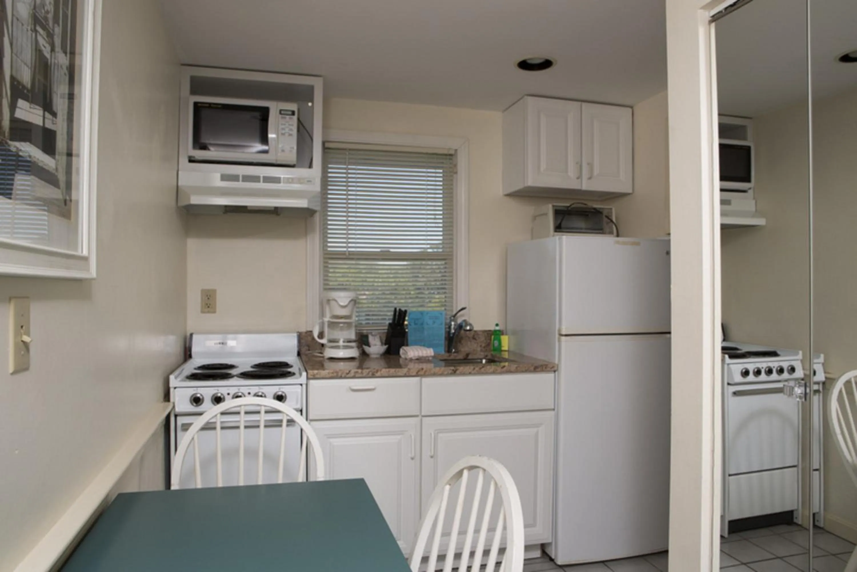 Coffee/tea facilities in The Corsair & Cross Rip Oceanfront