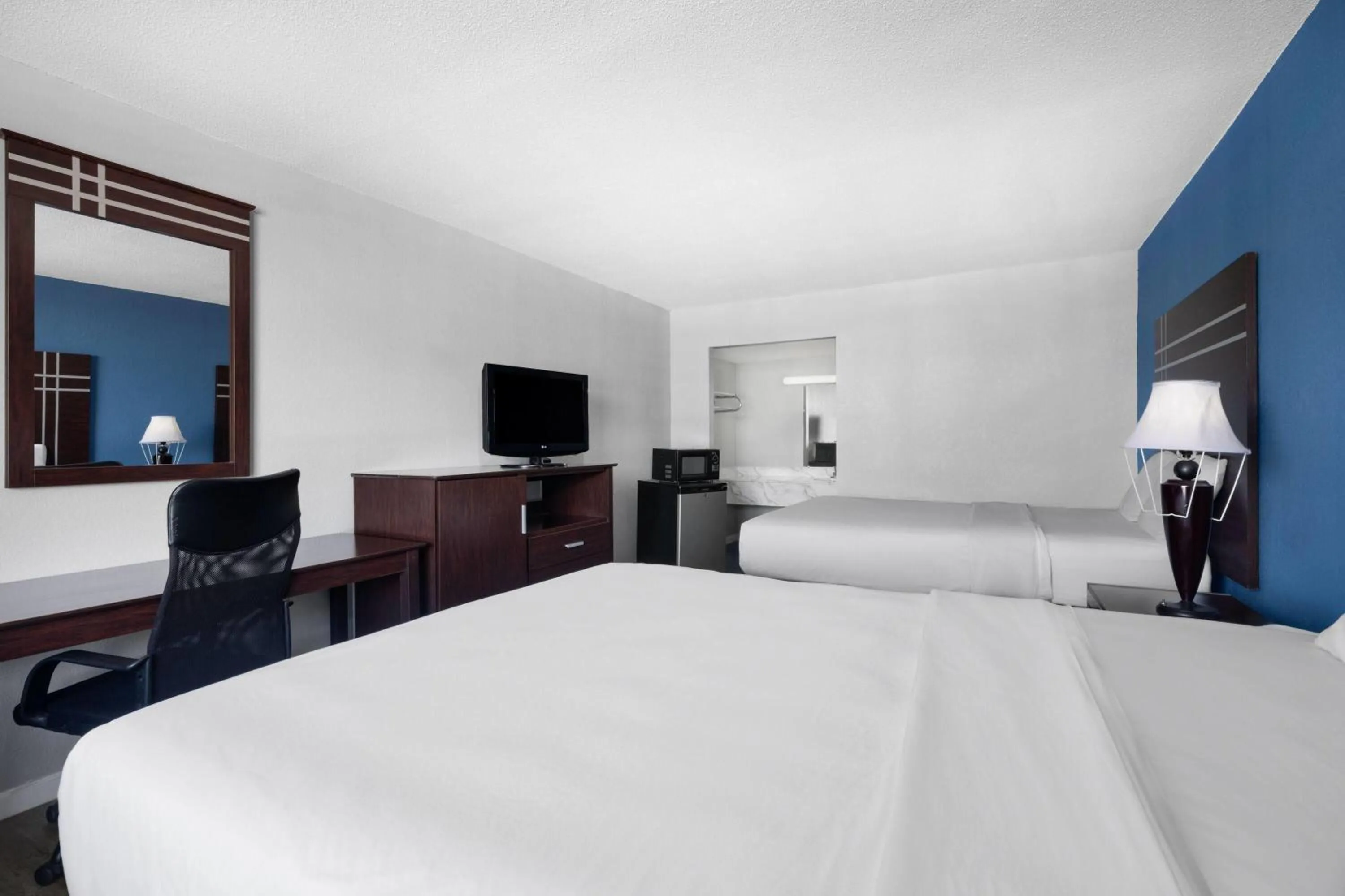 Photo of the whole room, Bed in Travelodge by Wyndham Salisbury MD