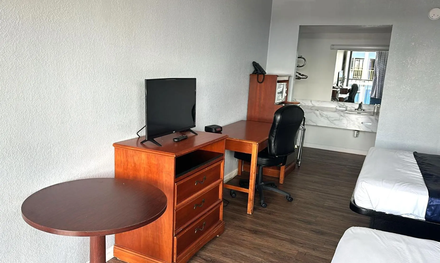 TV and multimedia in Travelodge by Wyndham Salisbury MD