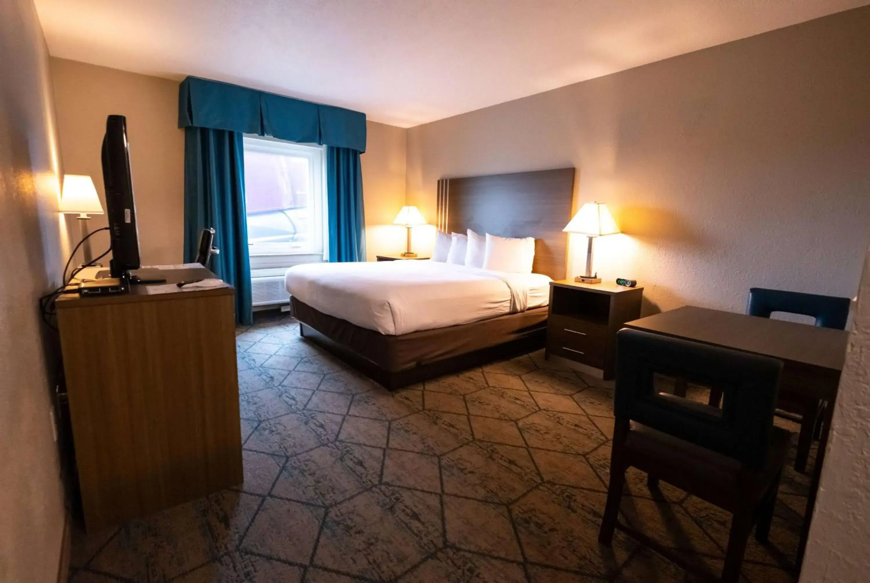 Suite with Two Queen Beds and One King Bed - Non-Smoking in Baymont by Wyndham Effingham Suite with Two Queen Beds and One King Bed - Non-Smoking in Baymont by Wyndham Effingham