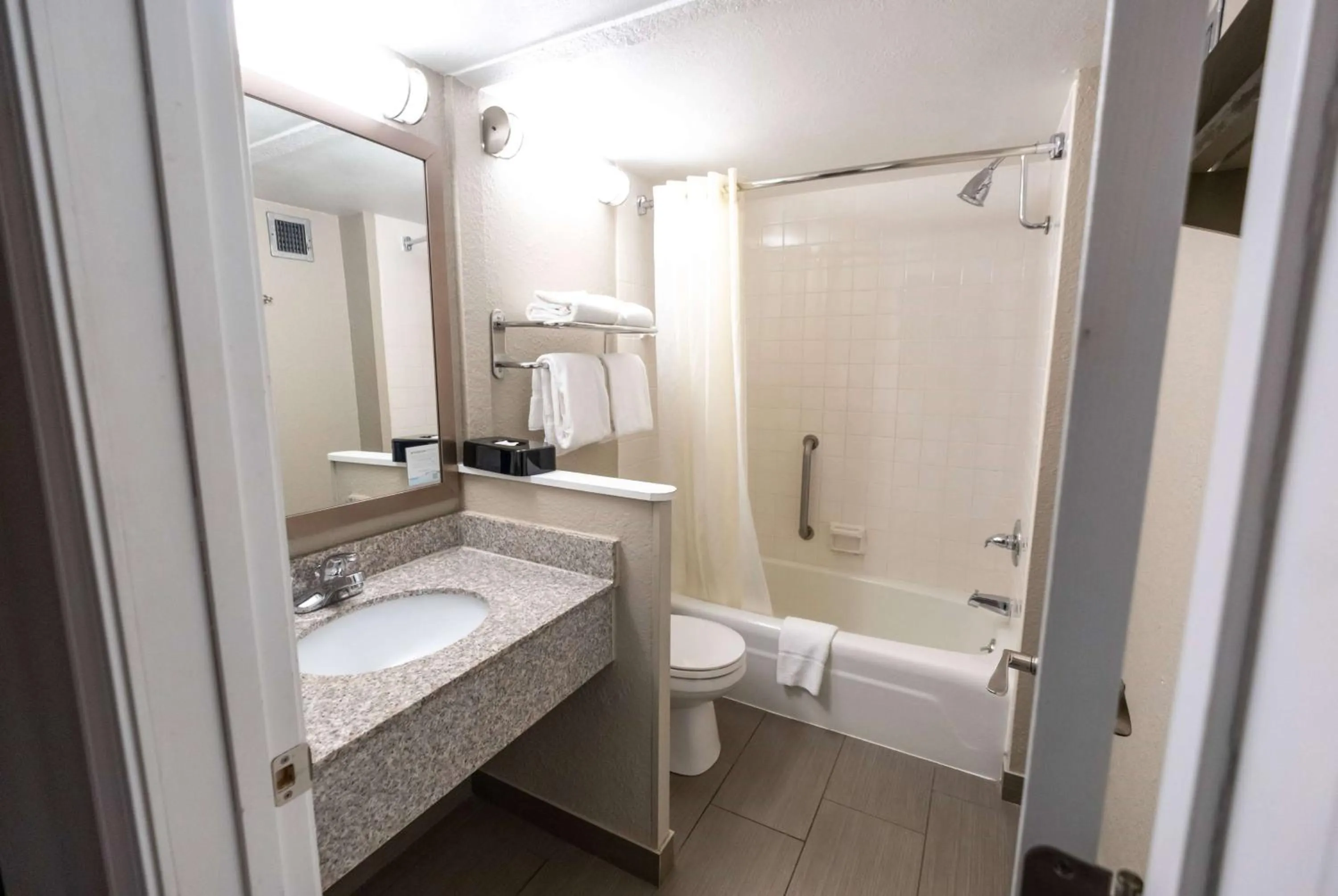 Bathroom in Baymont by Wyndham Effingham