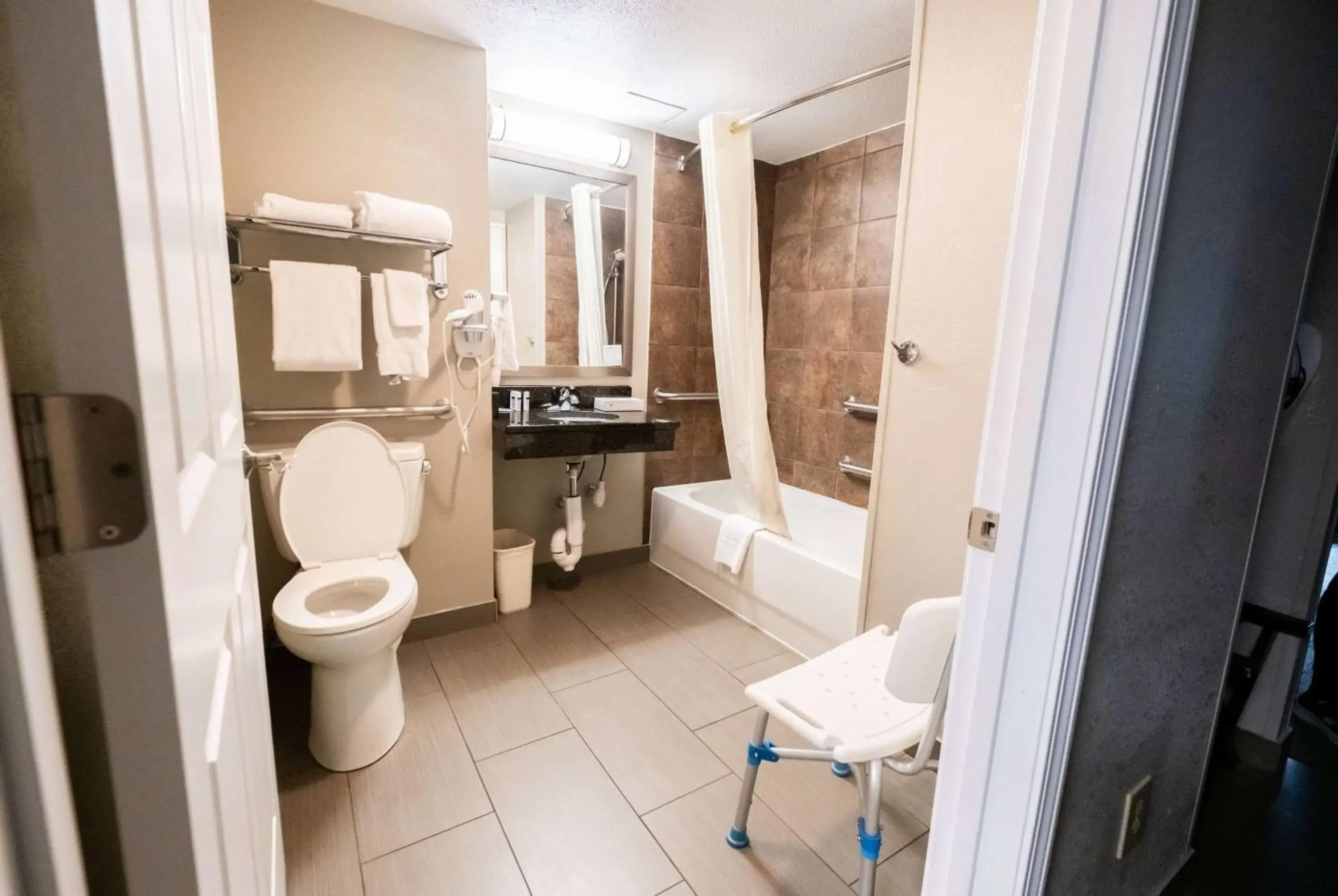 King Room - Mobility Access/Non-Smoking in Baymont by Wyndham Effingham King Room - Mobility Access/Non-Smoking in Baymont by Wyndham Effingham