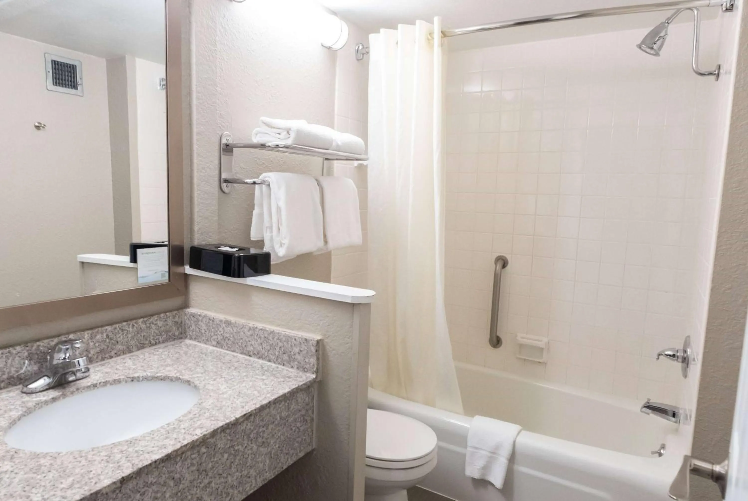 Bathroom in Baymont by Wyndham Effingham