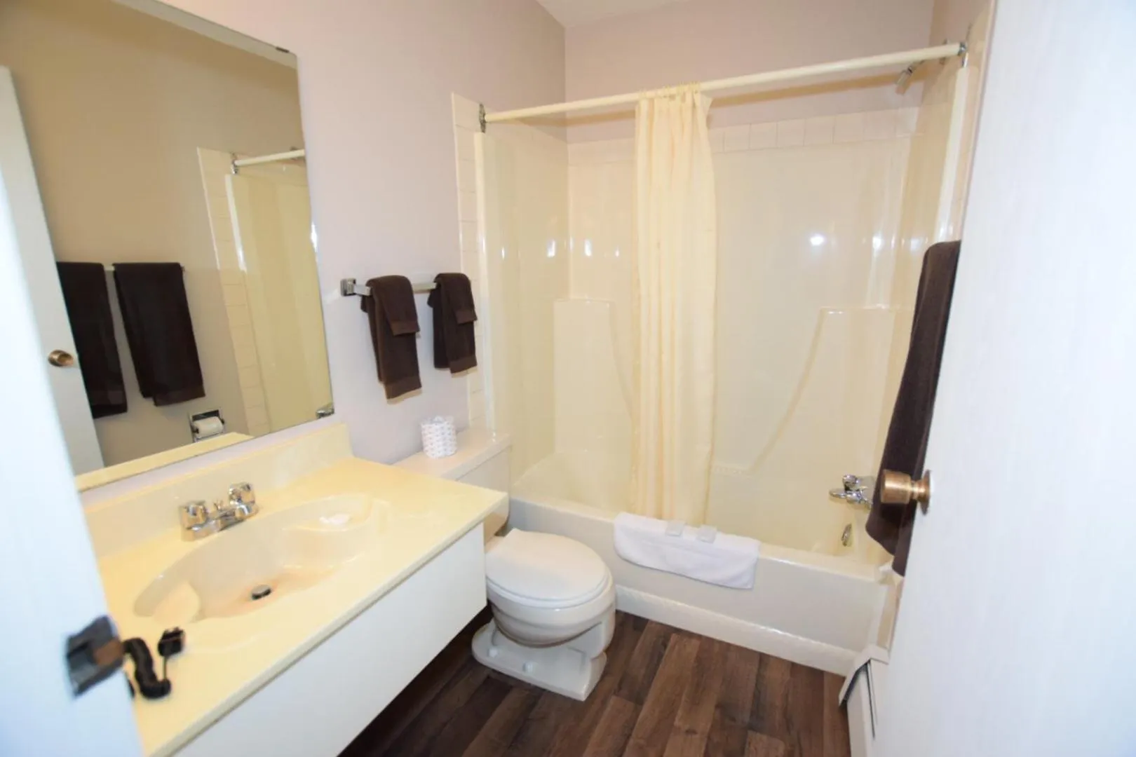 Bathroom in Airways Motel