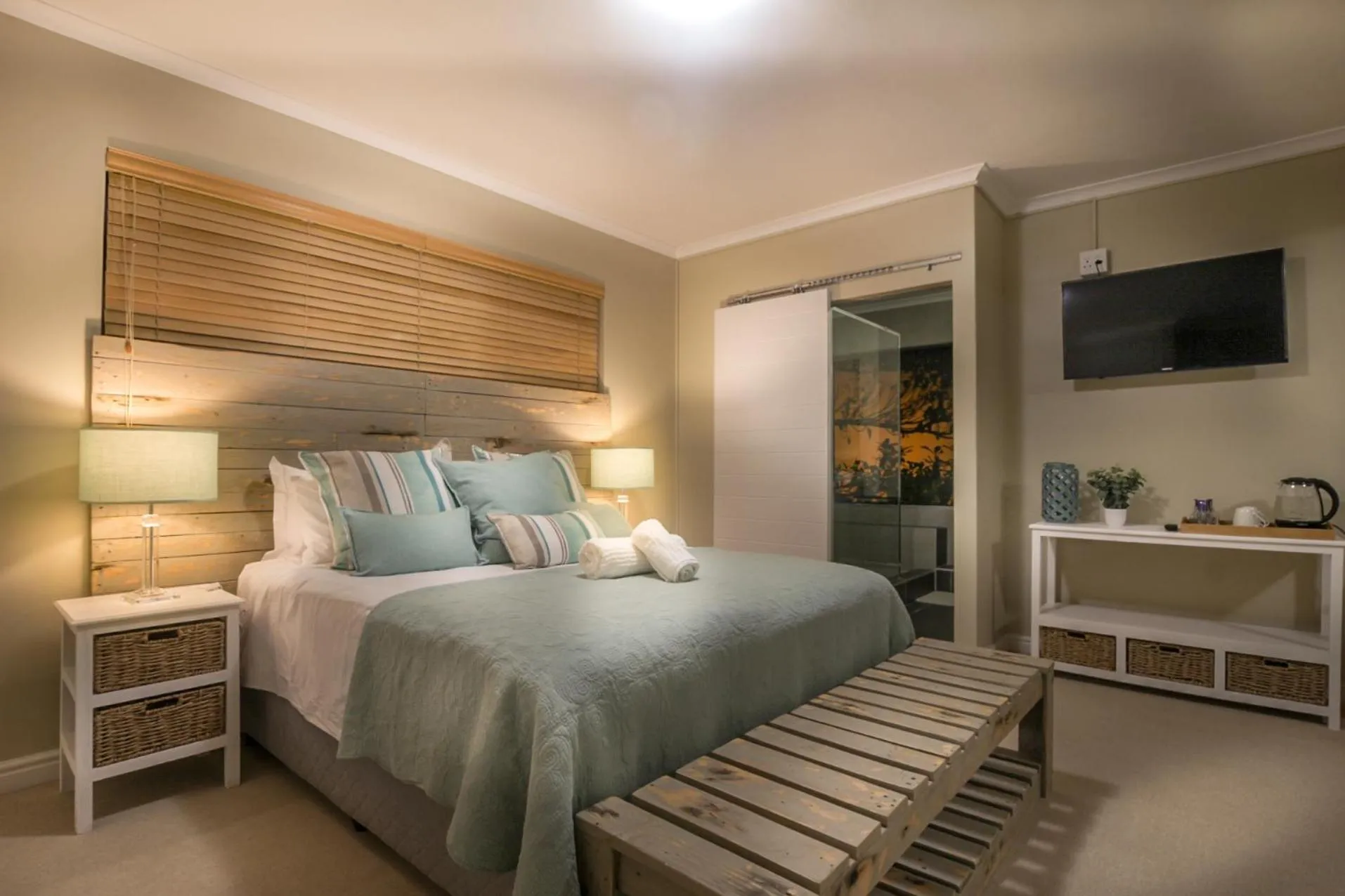 Bed in Atlantic Bay Lodge