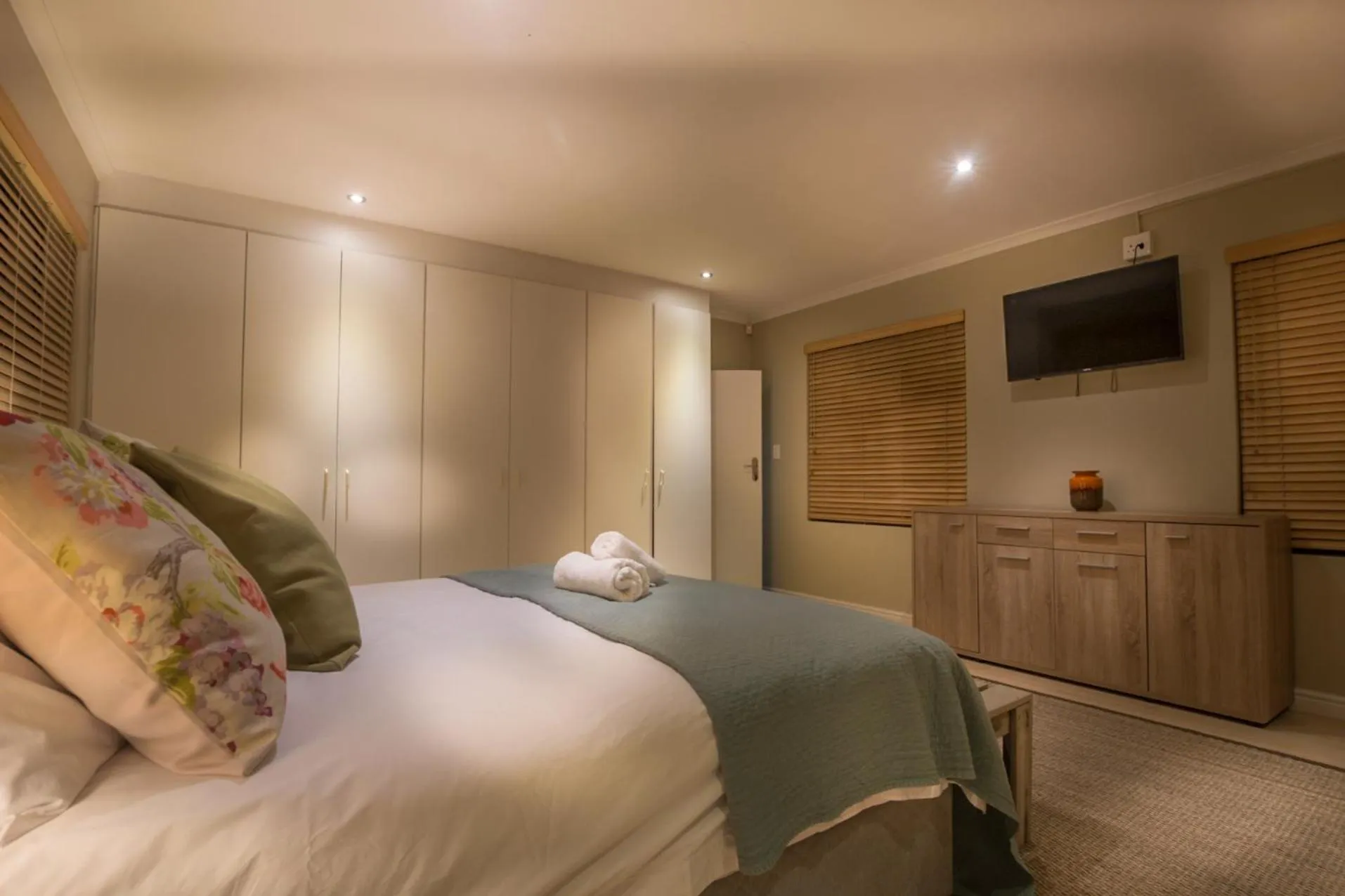 Bed in Atlantic Bay Lodge