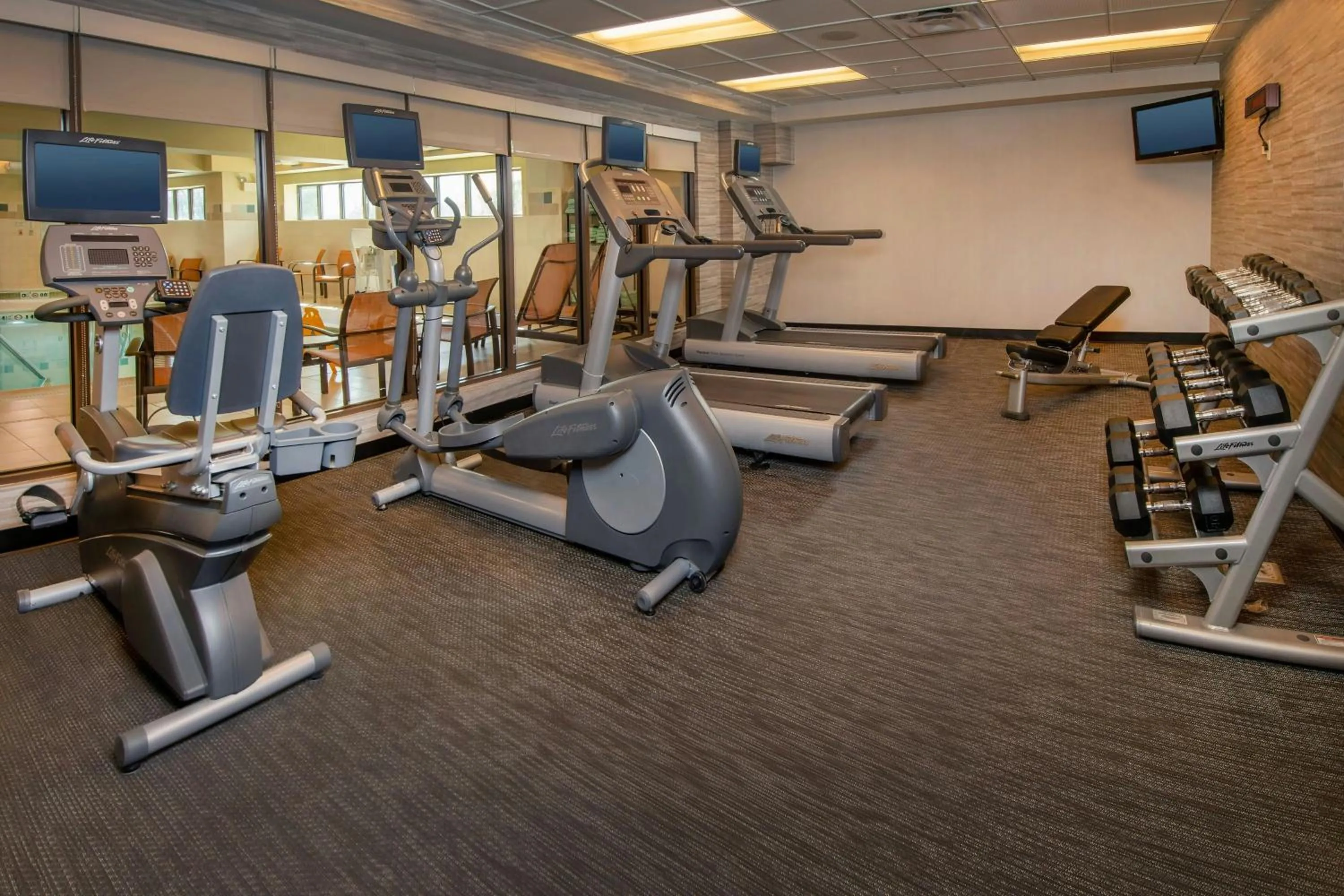 Fitness centre/facilities in Courtyard by Marriott Hagerstown
