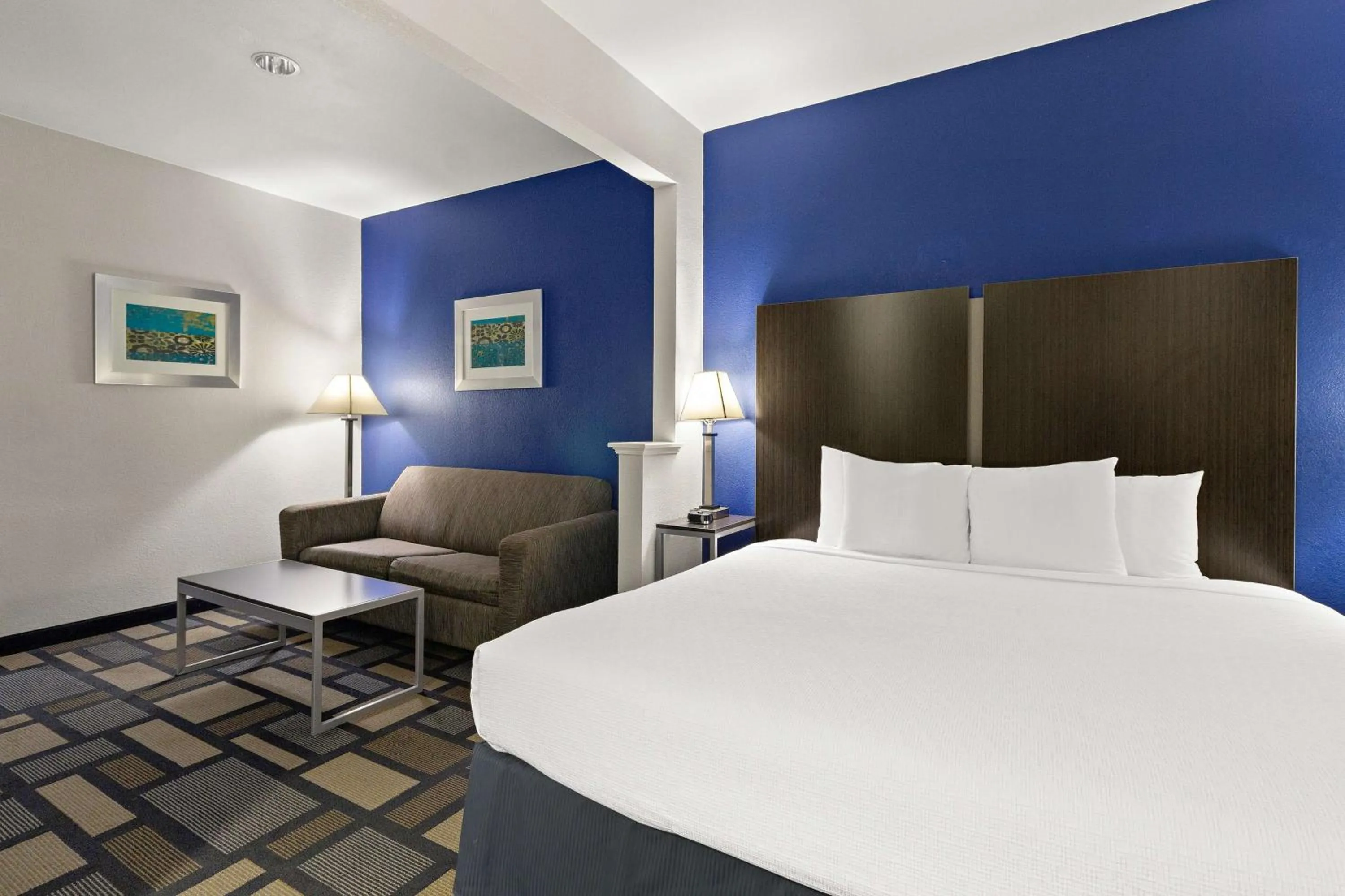 Photo of the whole room, Bed in Best Western Galleria Inn & Suites