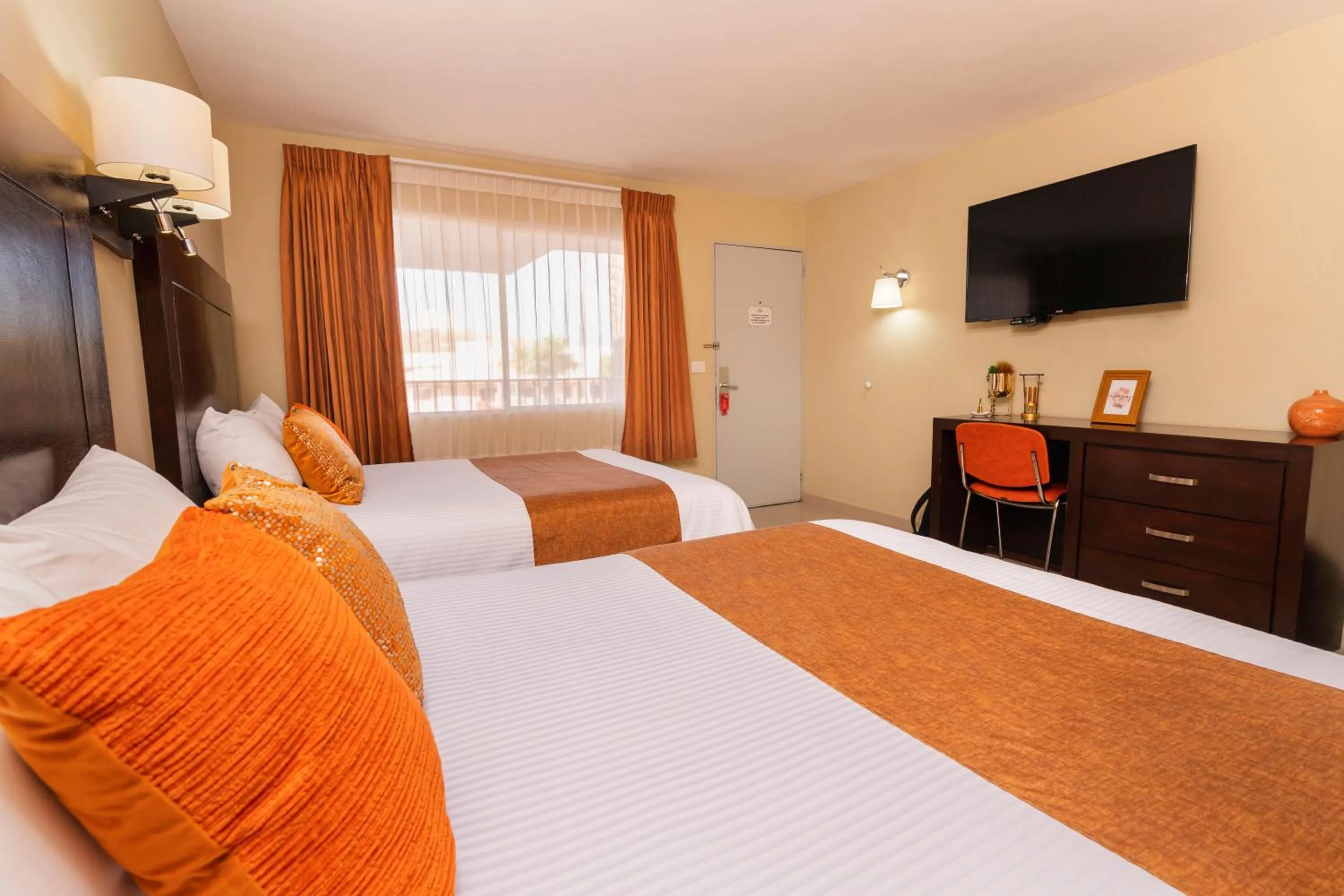 hair dresser, Bed in El Camino Hotel & Suites