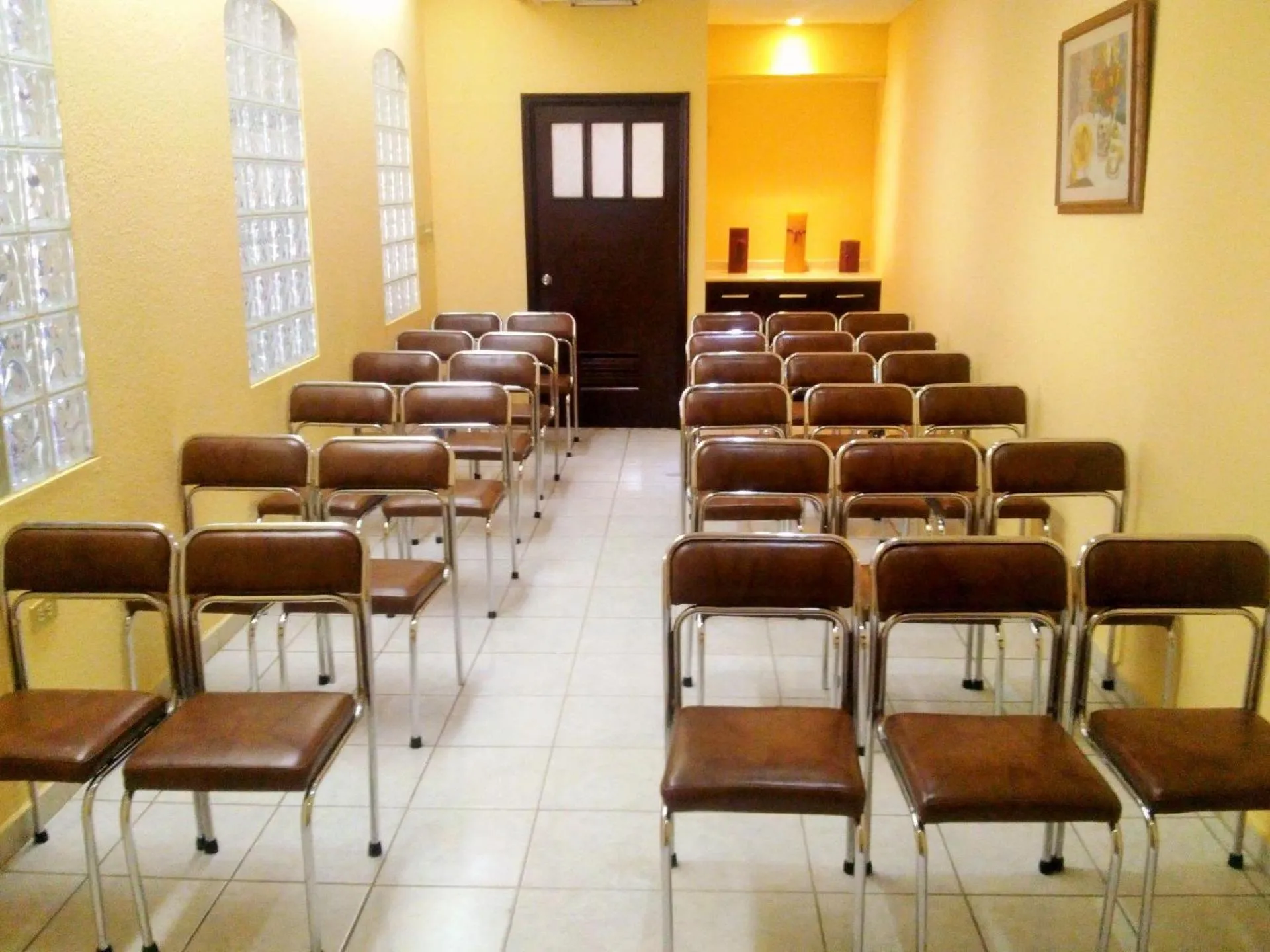 Restaurant/places to eat in El Camino Hotel & Suites