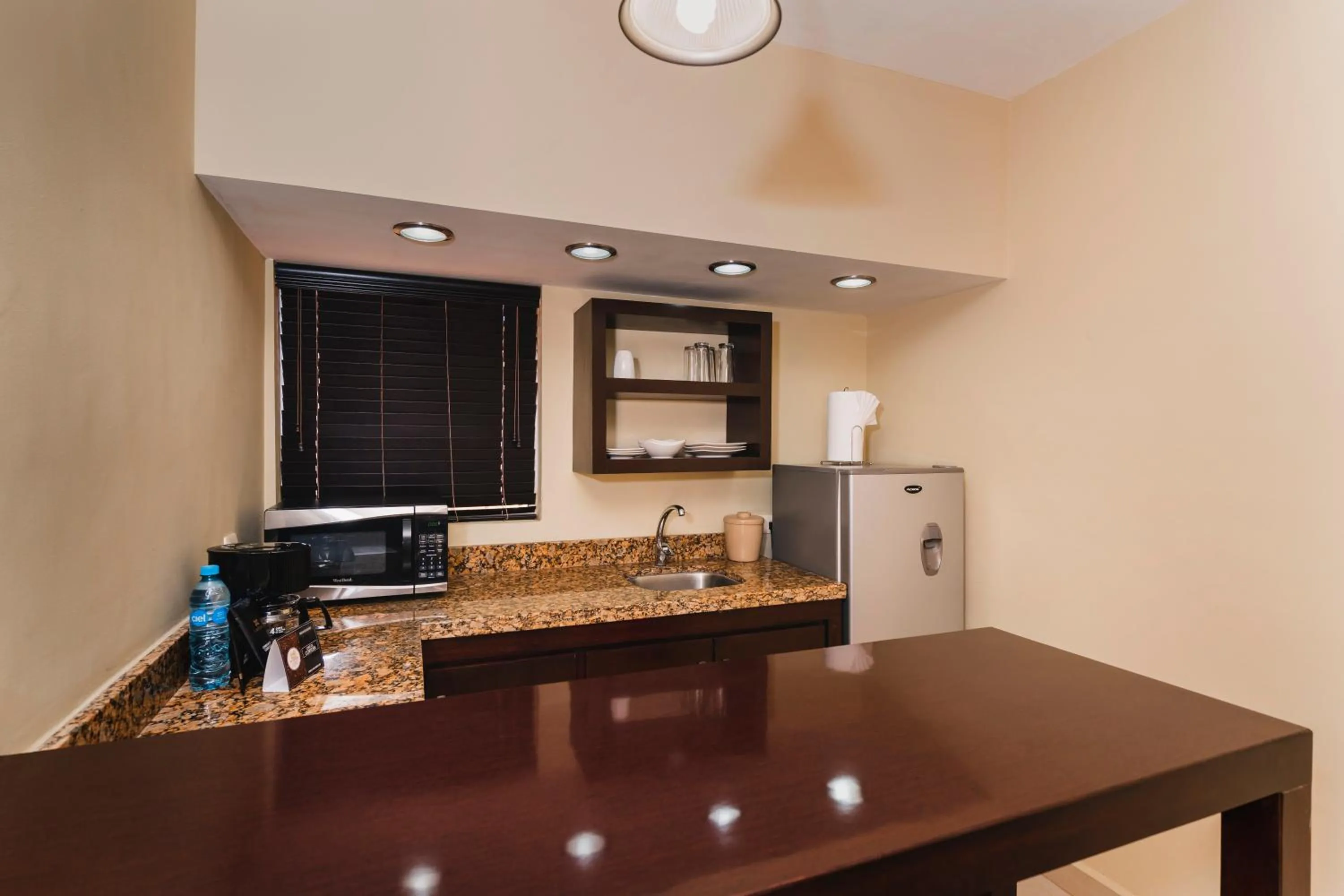 Kitchen or kitchenette in El Camino Hotel & Suites