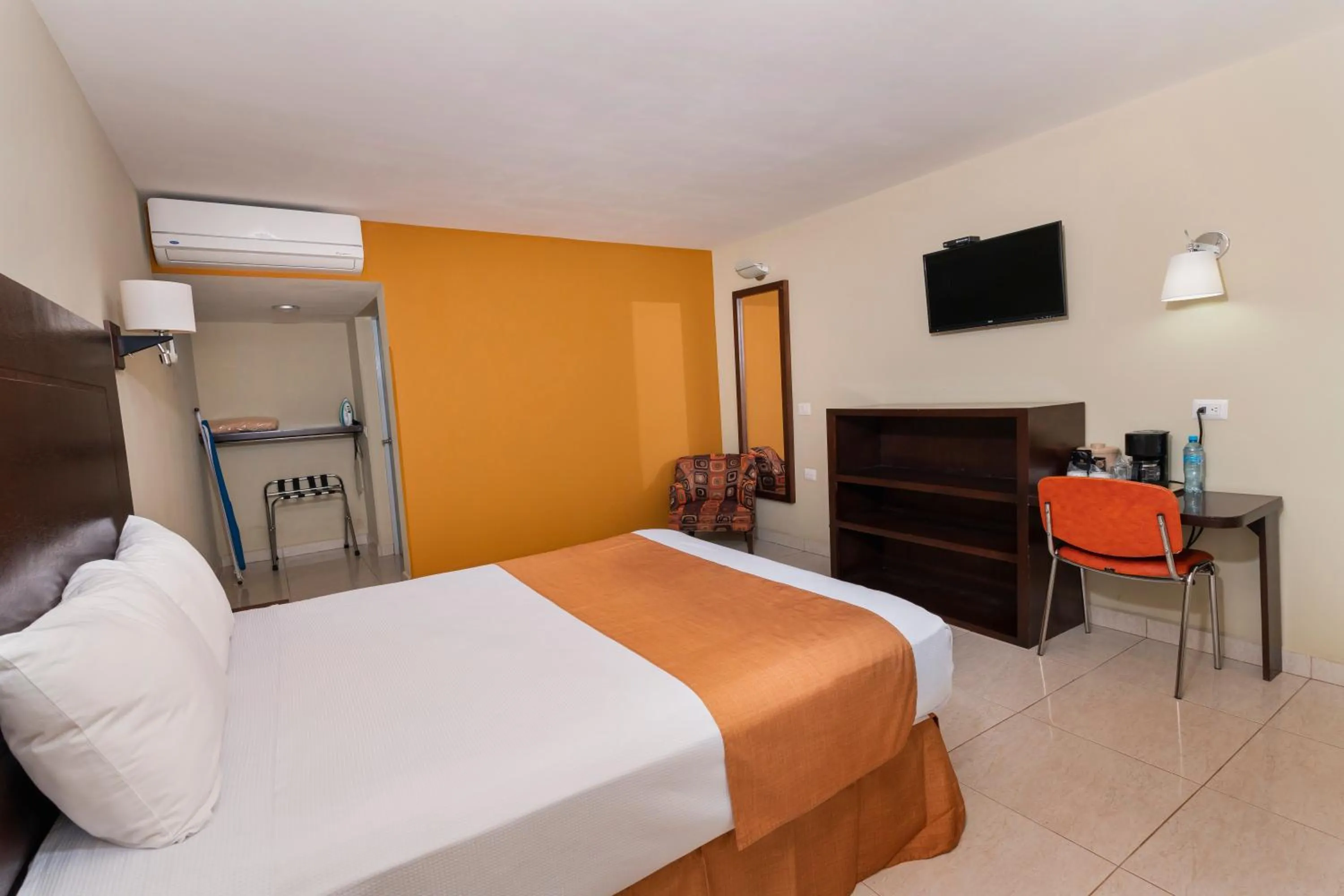 Bed in El Camino Hotel & Suites