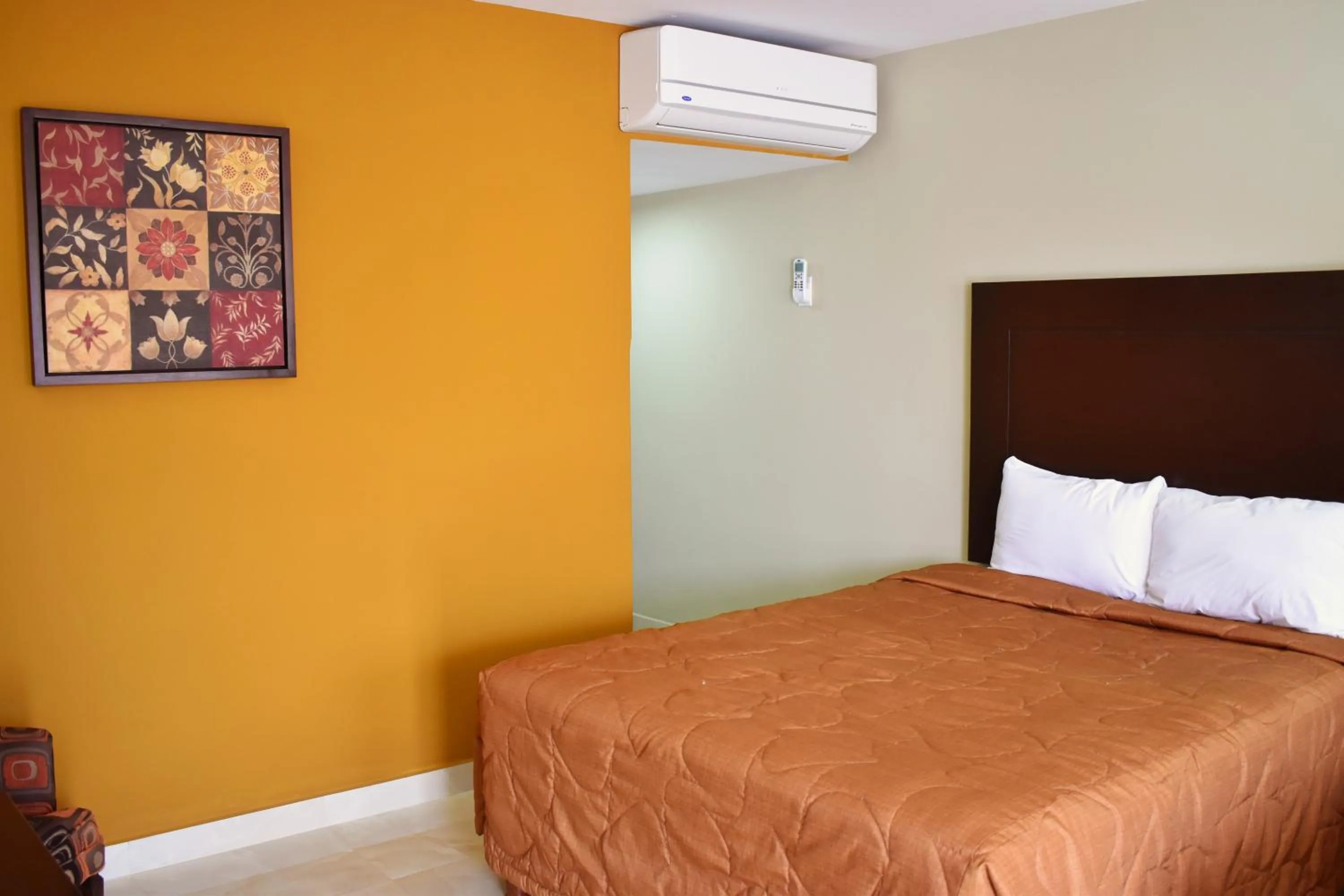 Photo of the whole room, Bed in El Camino Hotel & Suites