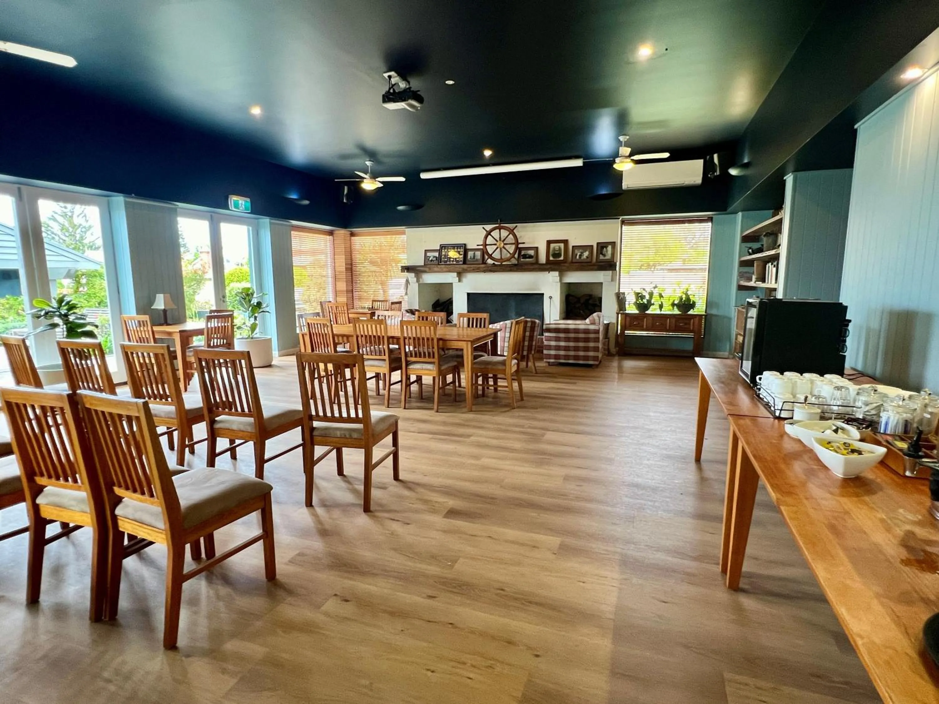 Coffee/tea facilities in Captain's at the Bay