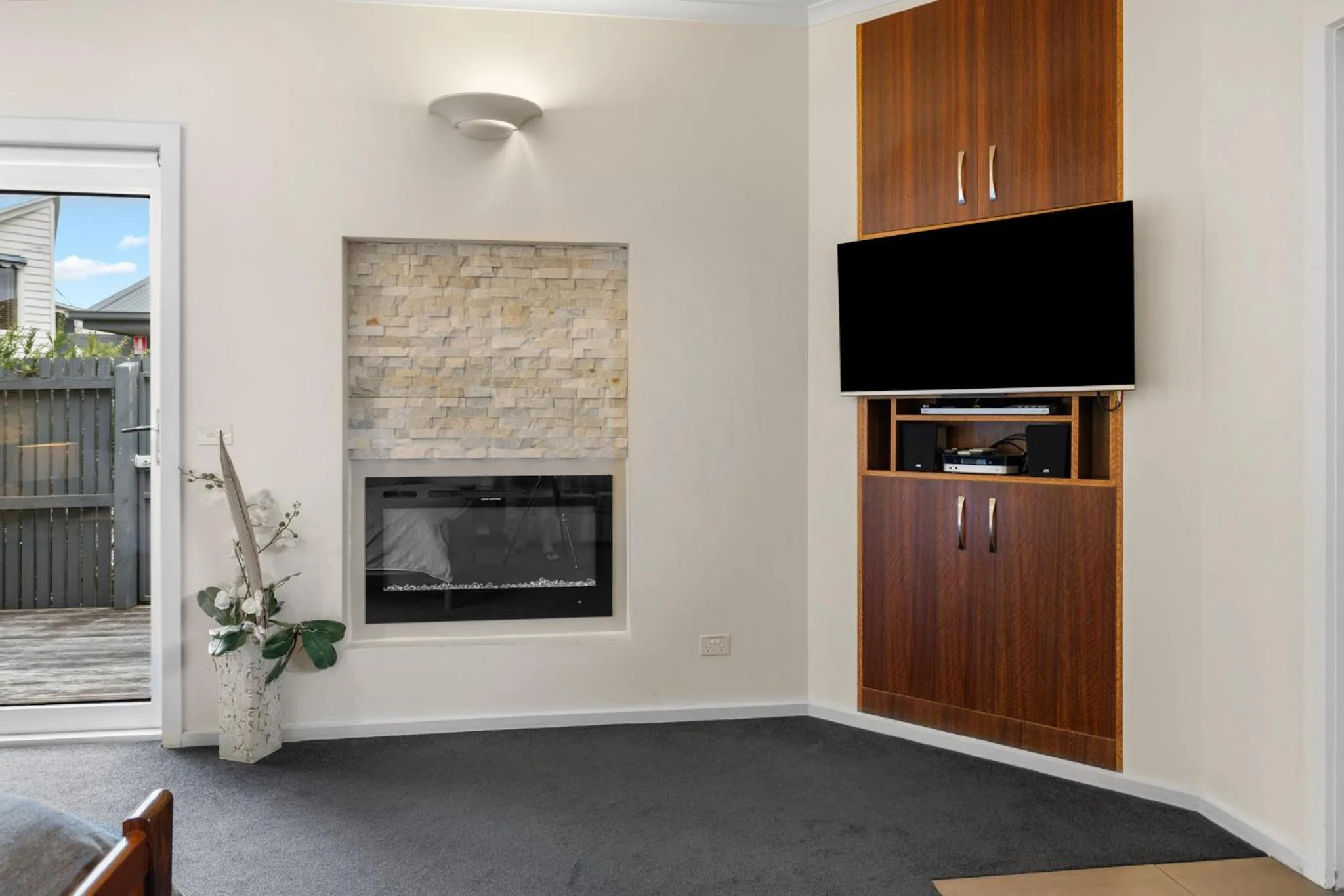 TV and multimedia in Captain's at the Bay