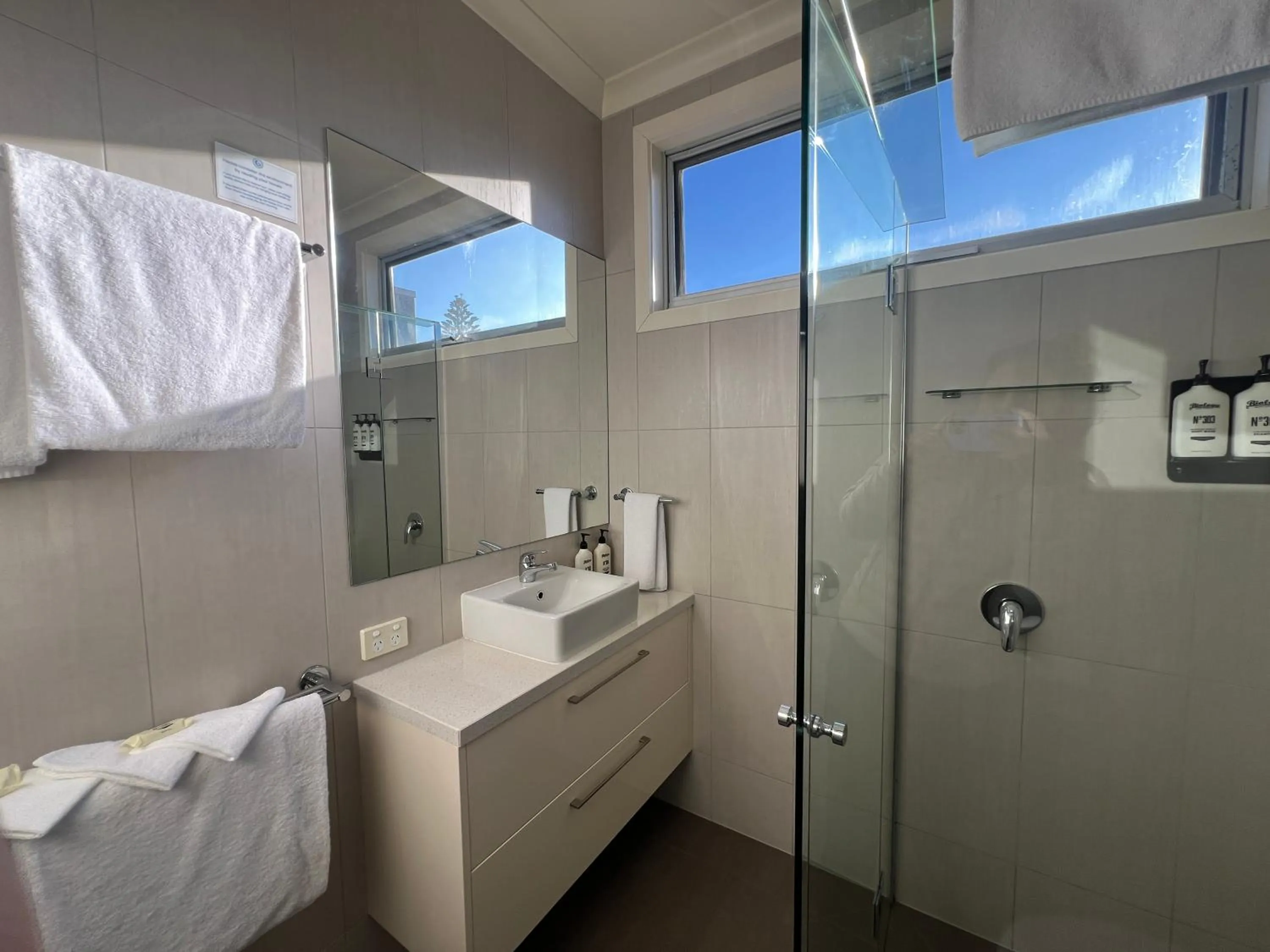 Top Deck Three-Bedroom Suite in Captain's at the Bay