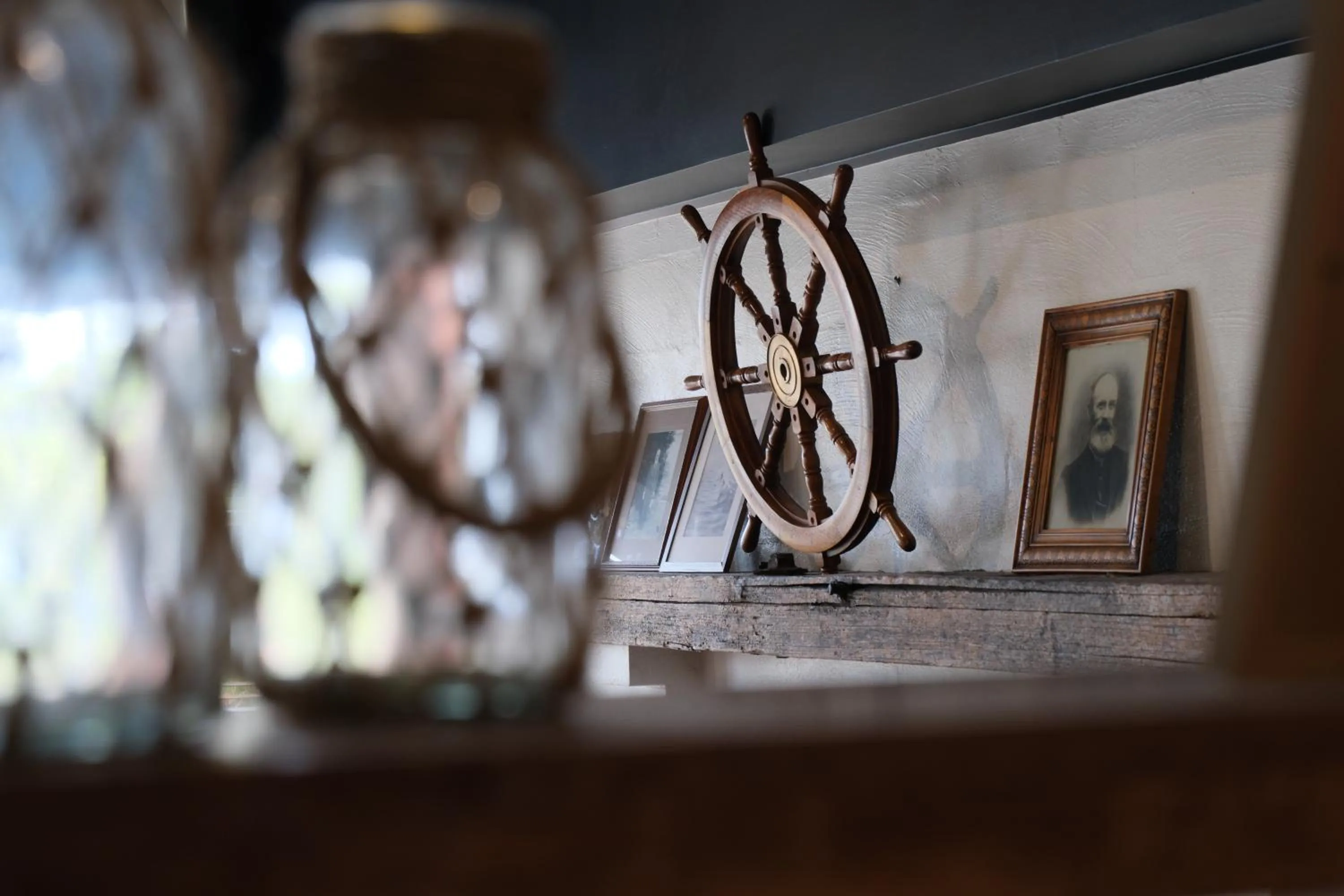 Communal lounge/ TV room in Captain's at the Bay