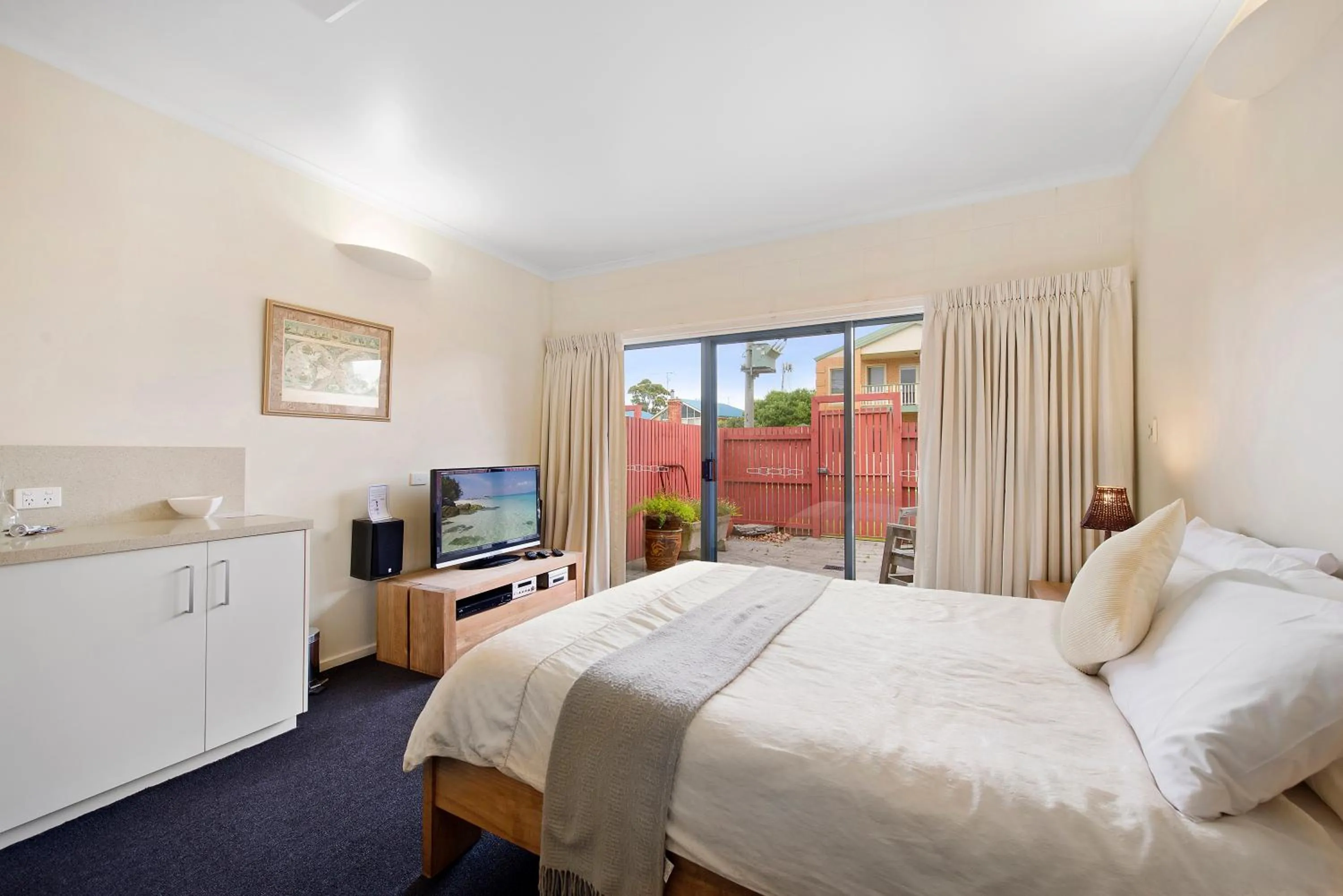 TV and multimedia, Bed in Captain's at the Bay