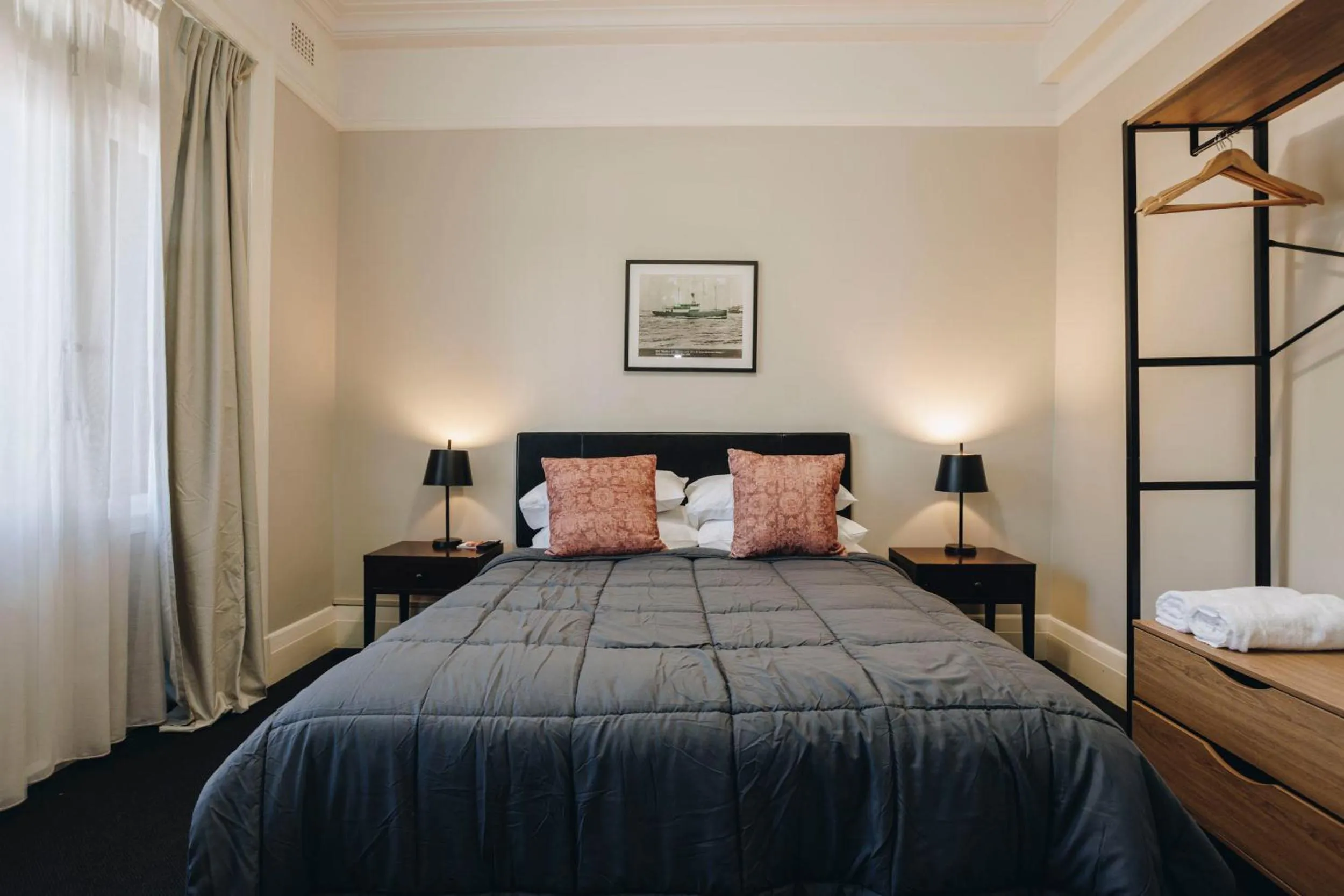 Bedroom, Bed in Hotel Gosford