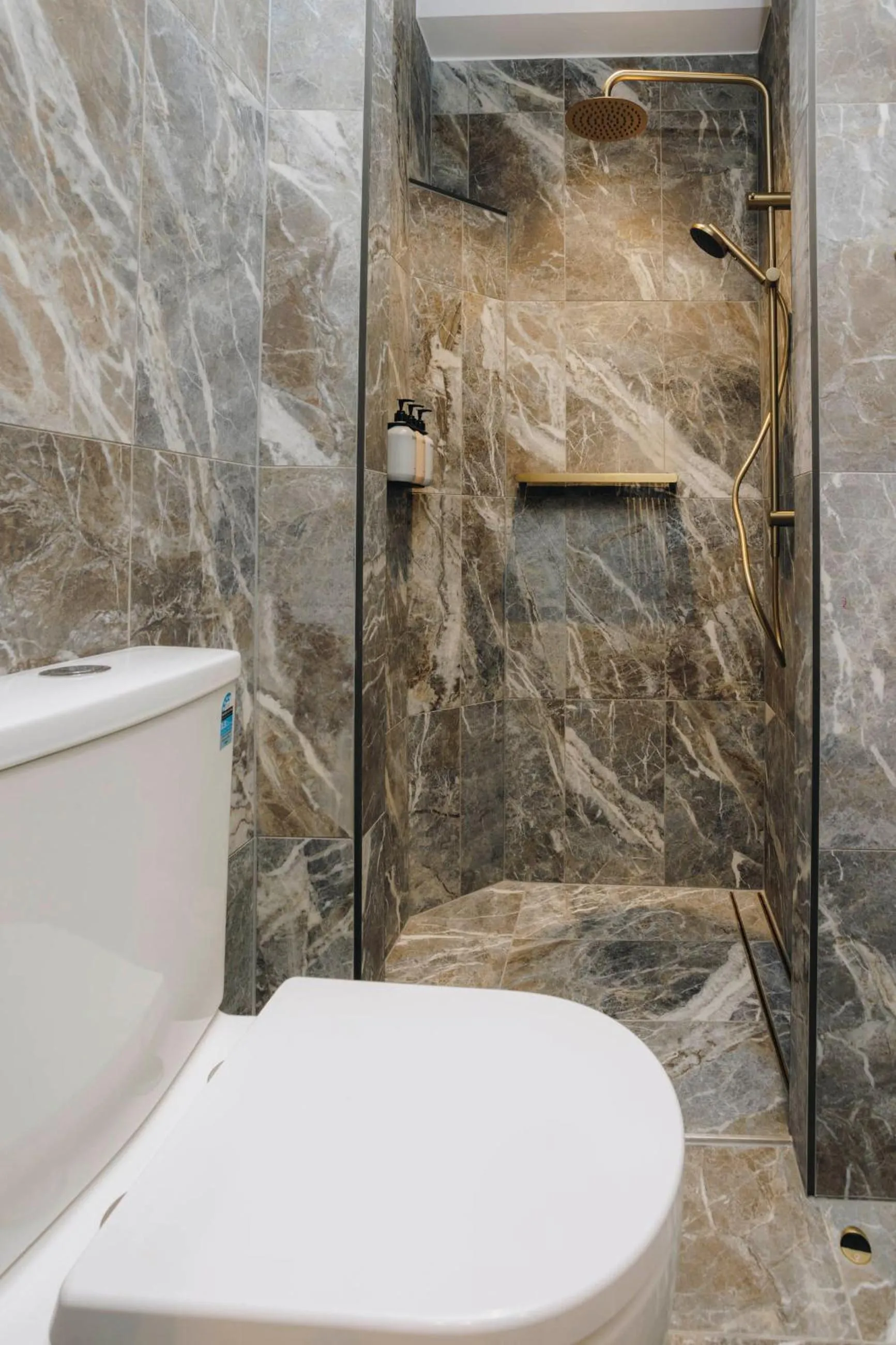 Shower in Hotel Gosford