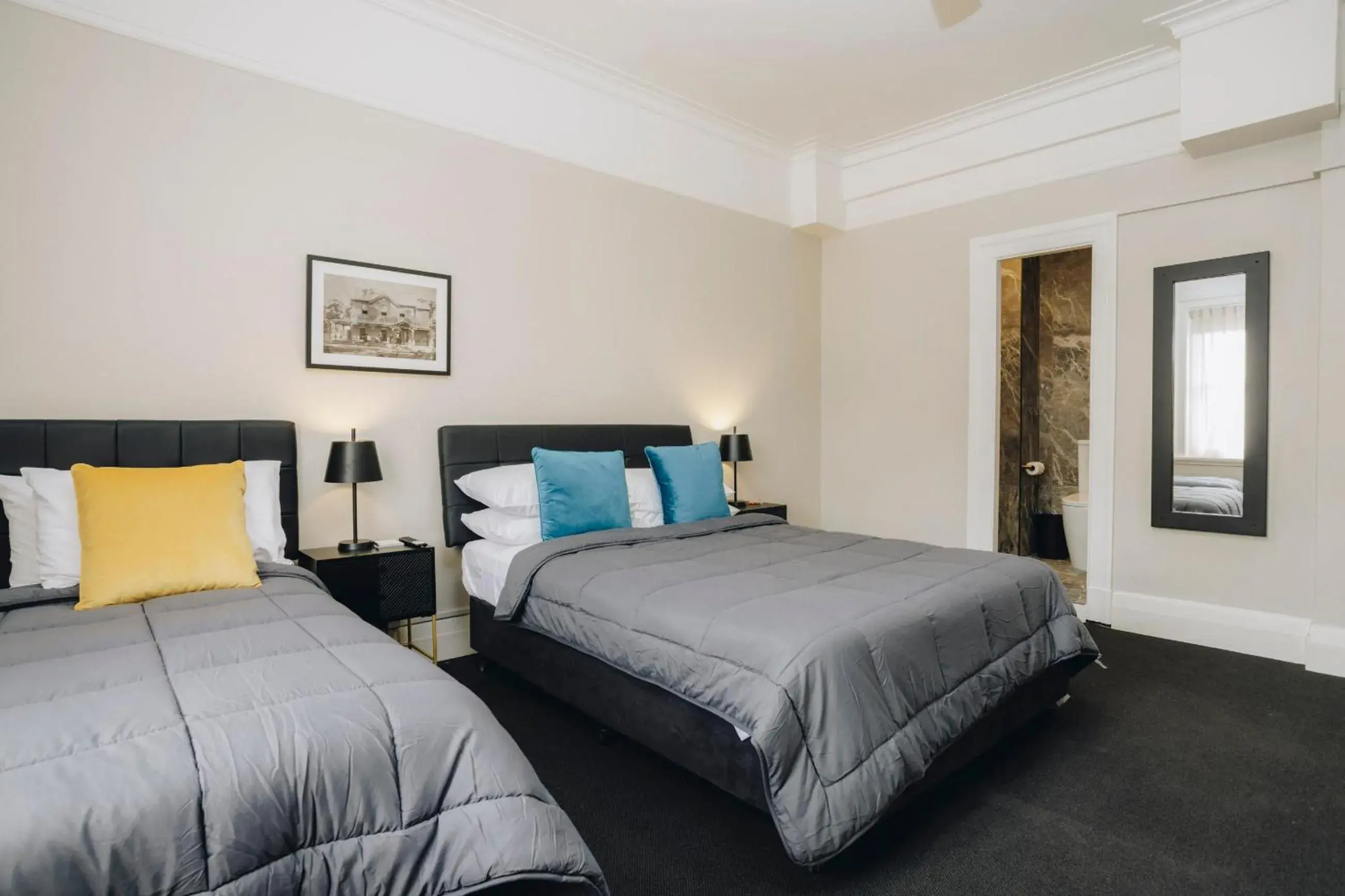 Family Room with Private Bathroom in Hotel Gosford Family Room with Private Bathroom in Hotel Gosford