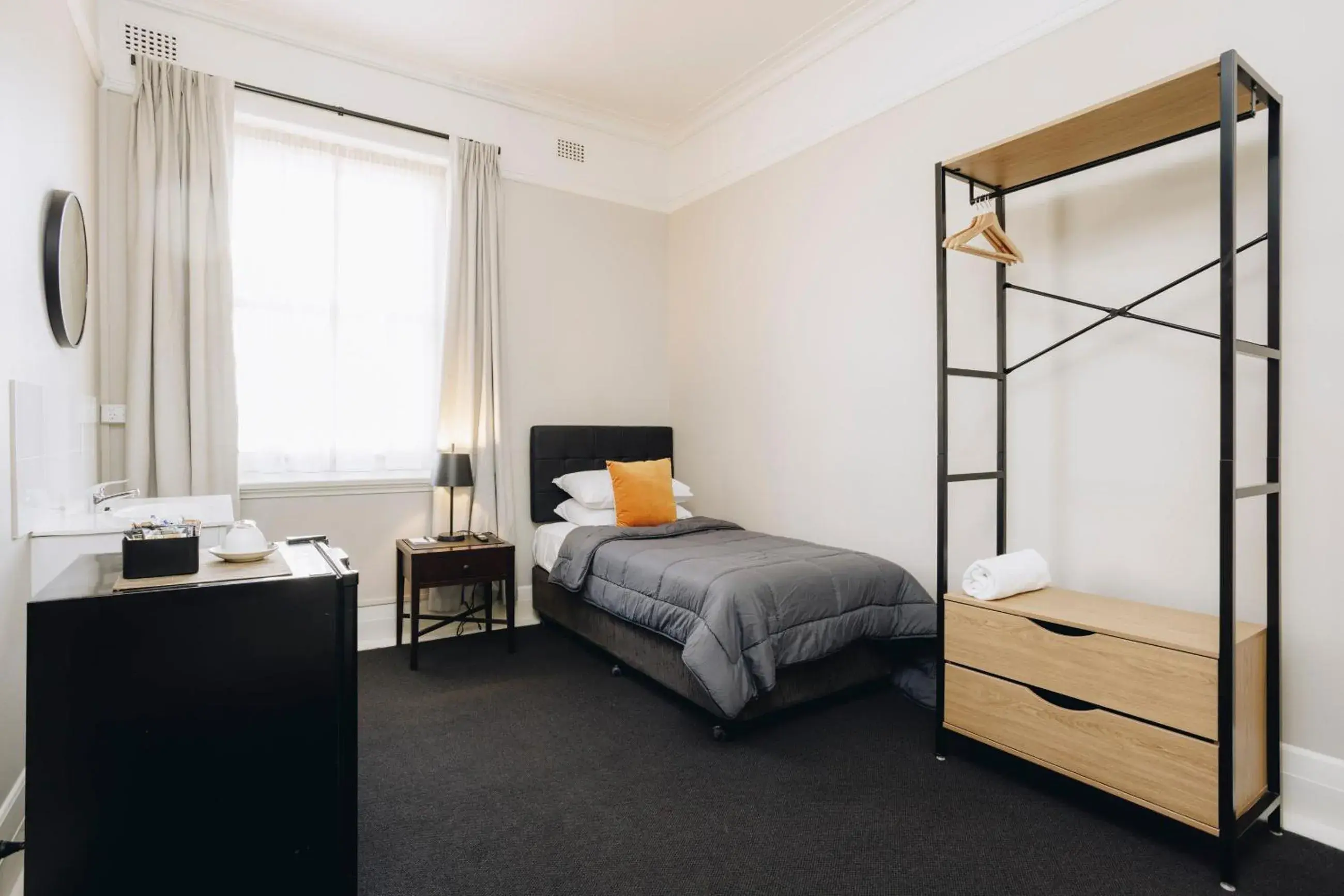 Single Room with Shared Bathroom in Hotel Gosford Single Room with Shared Bathroom in Hotel Gosford