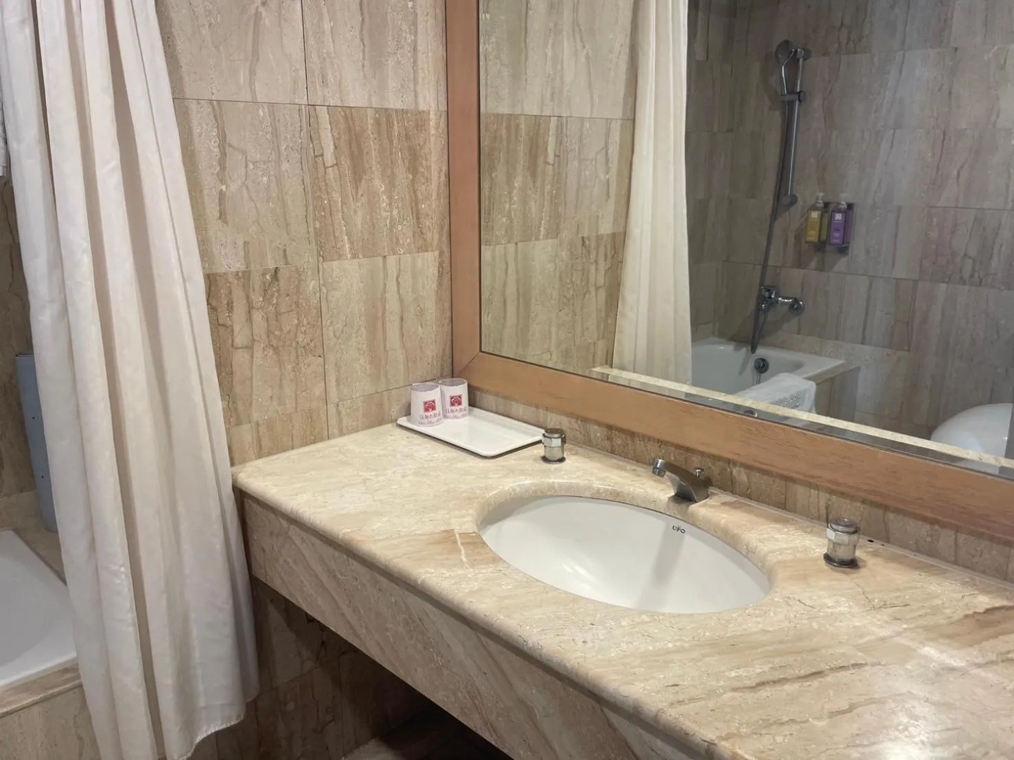 Bathroom in Chuto Plaza Hotel