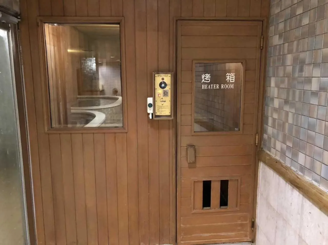 oven in Chuto Plaza Hotel