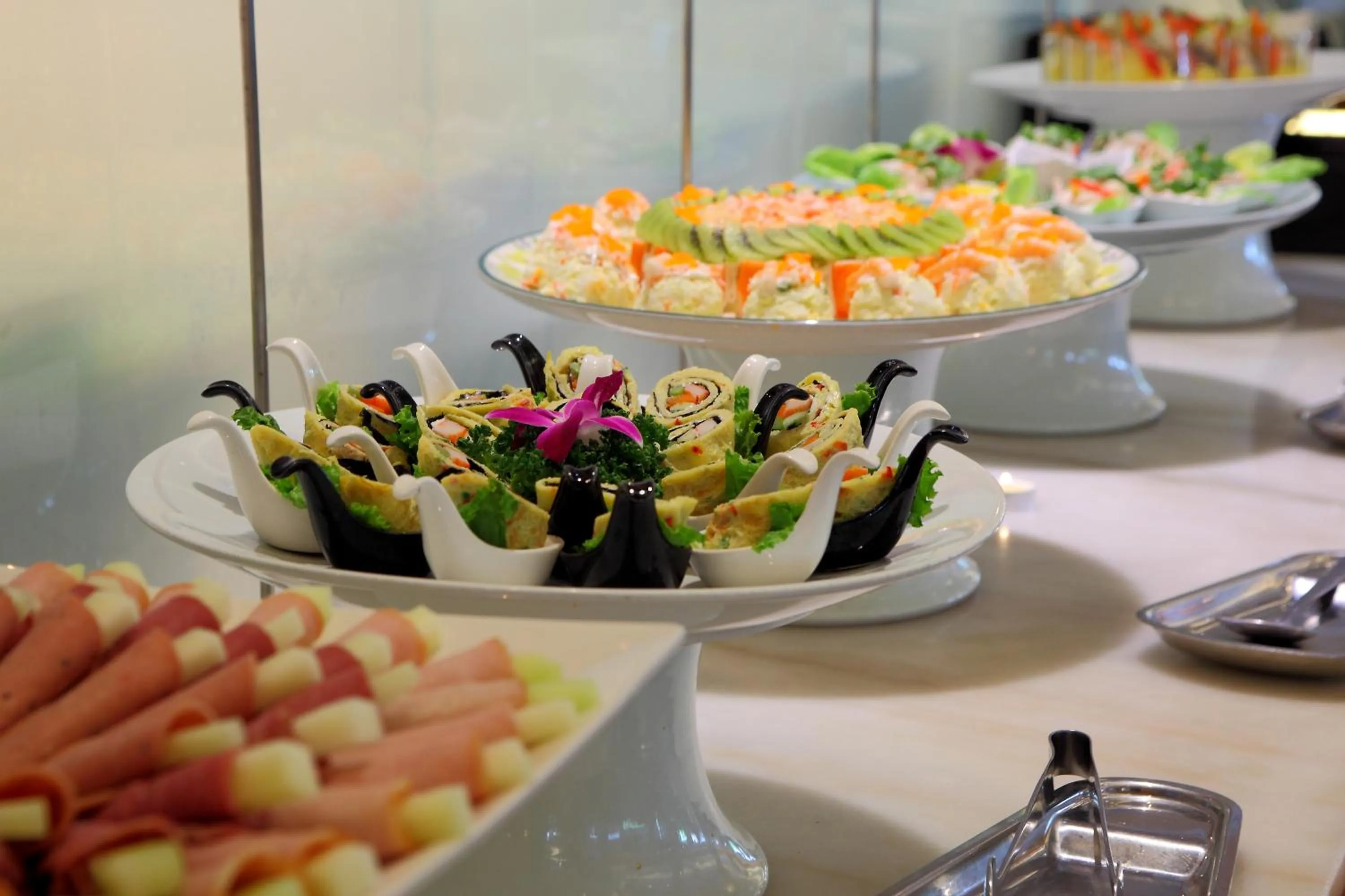 Restaurant/places to eat in Chuto Plaza Hotel